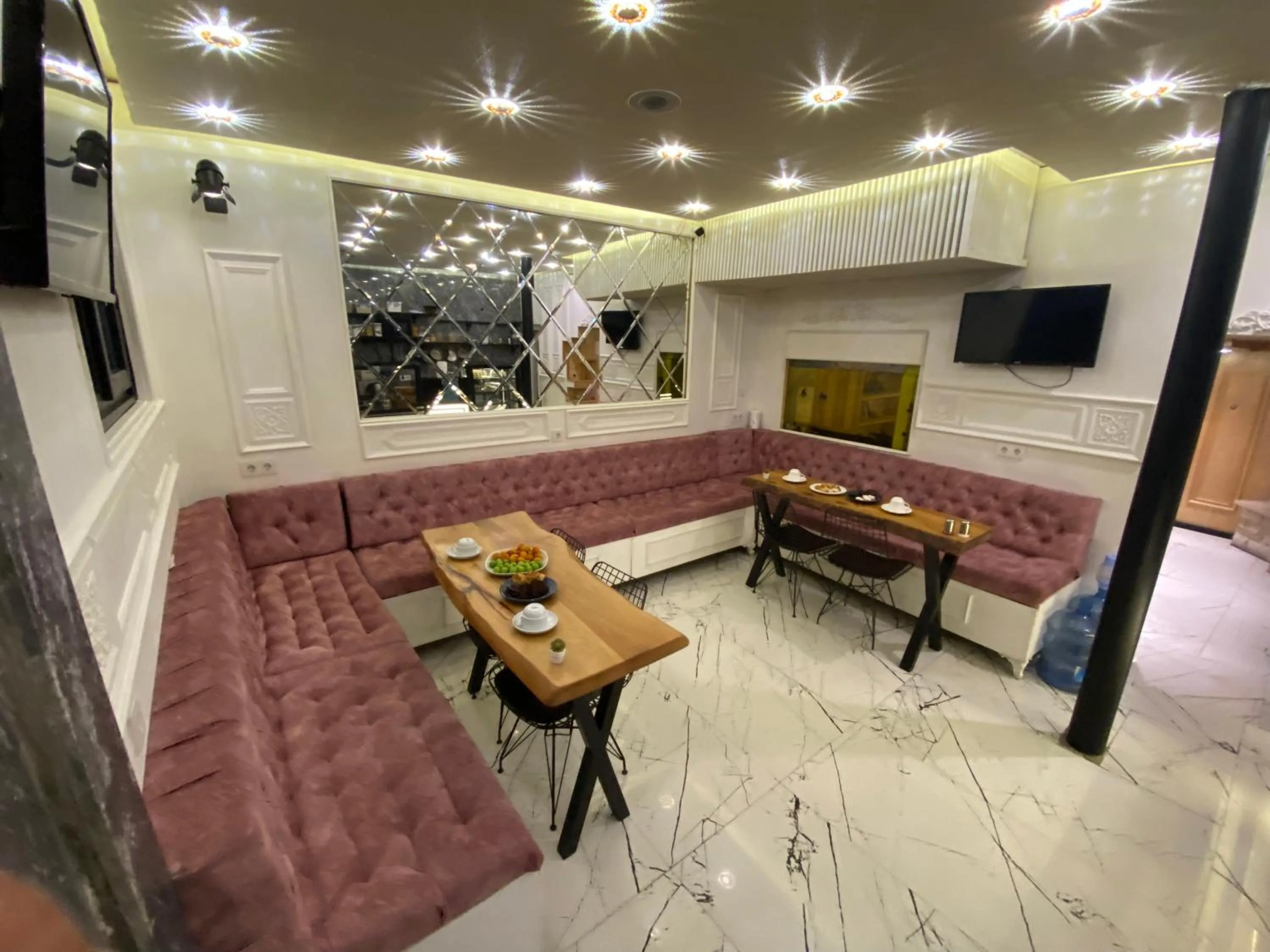 Living room in GANJ Hotel