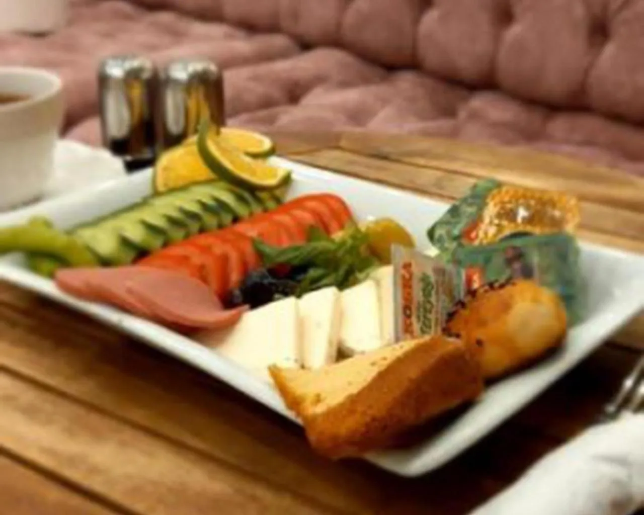 Food and drinks, Food in GANJ Hotel