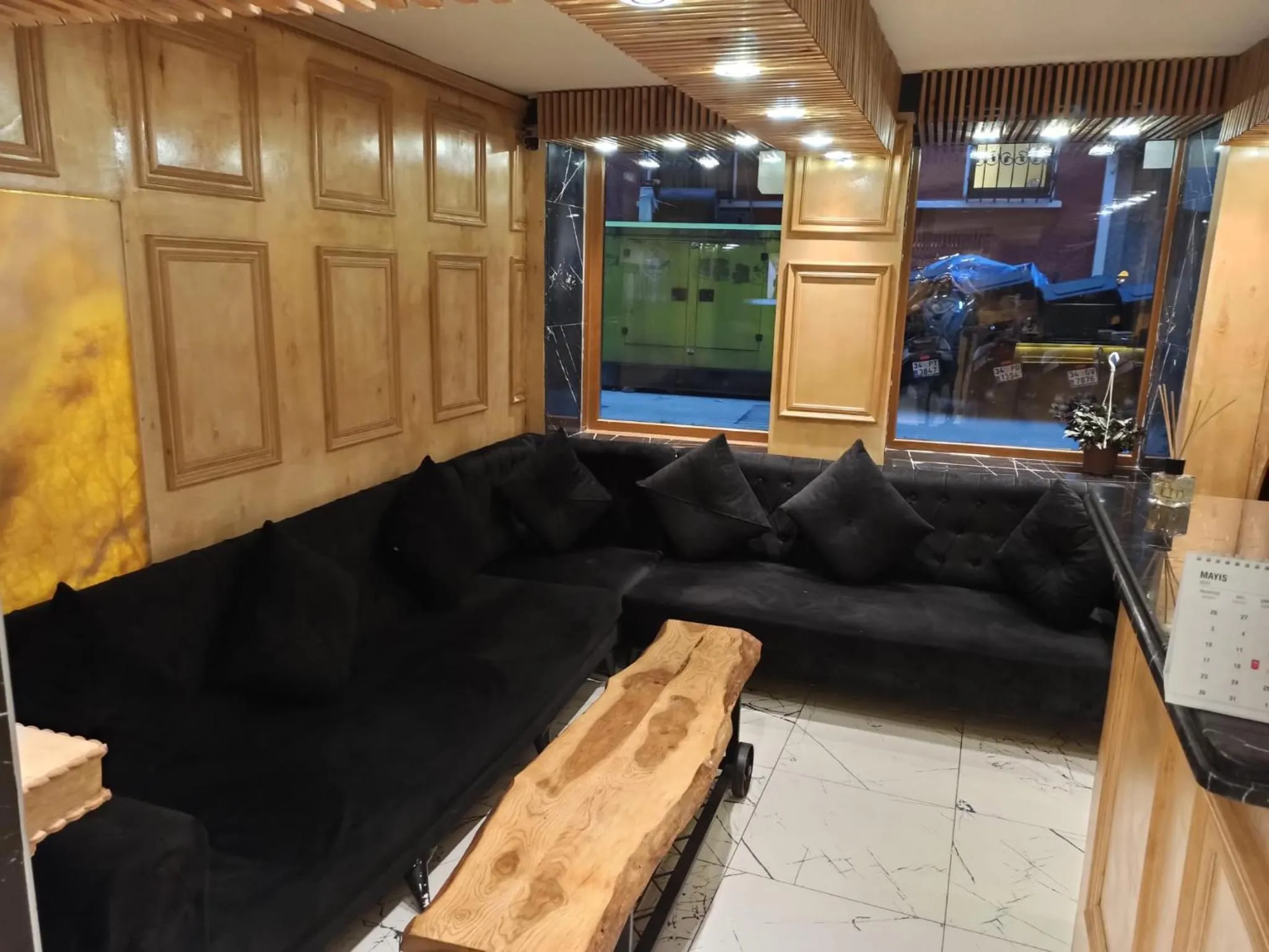 Lobby or reception in GANJ Hotel