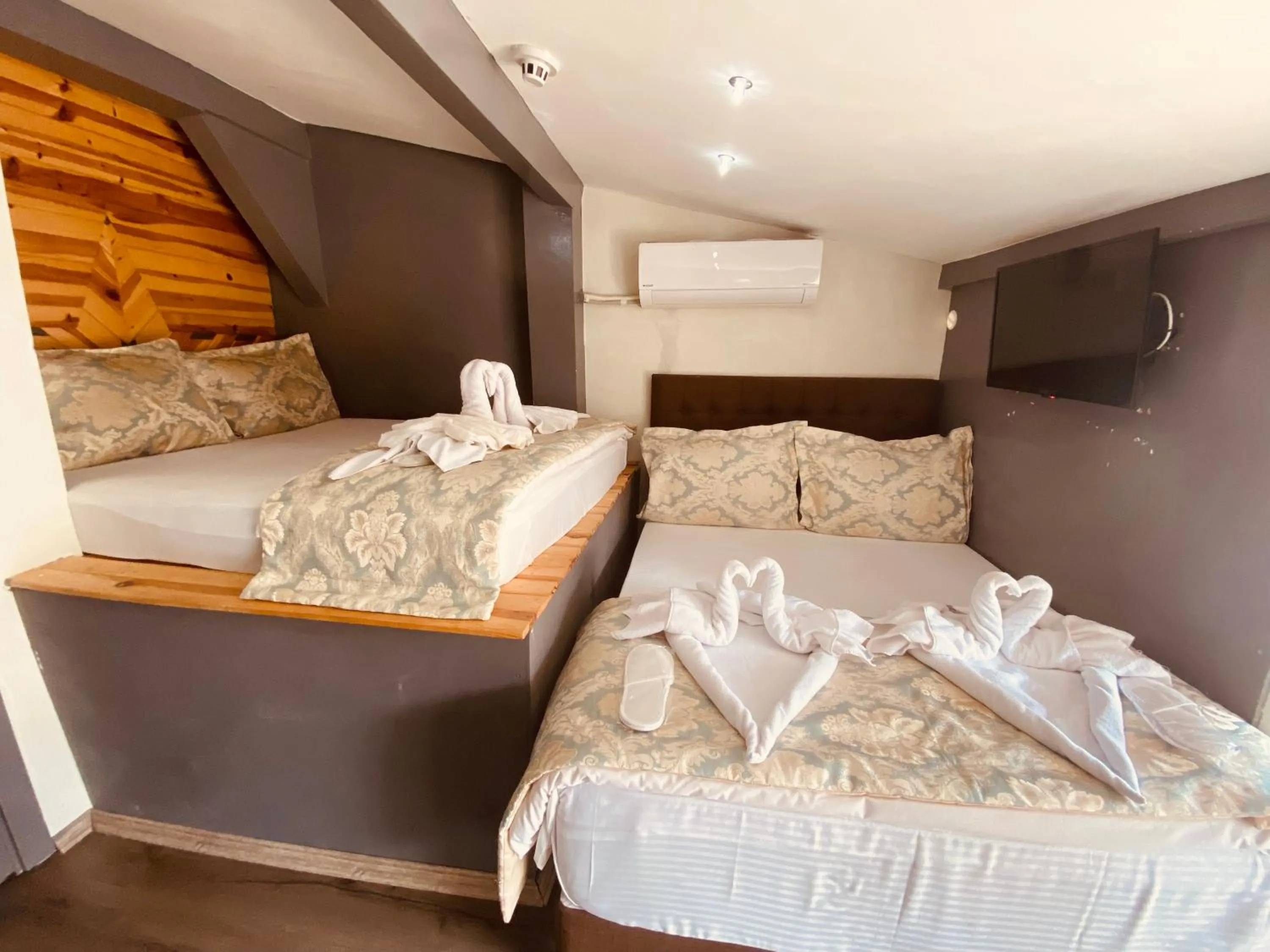 Bedroom, Bed in GANJ Hotel