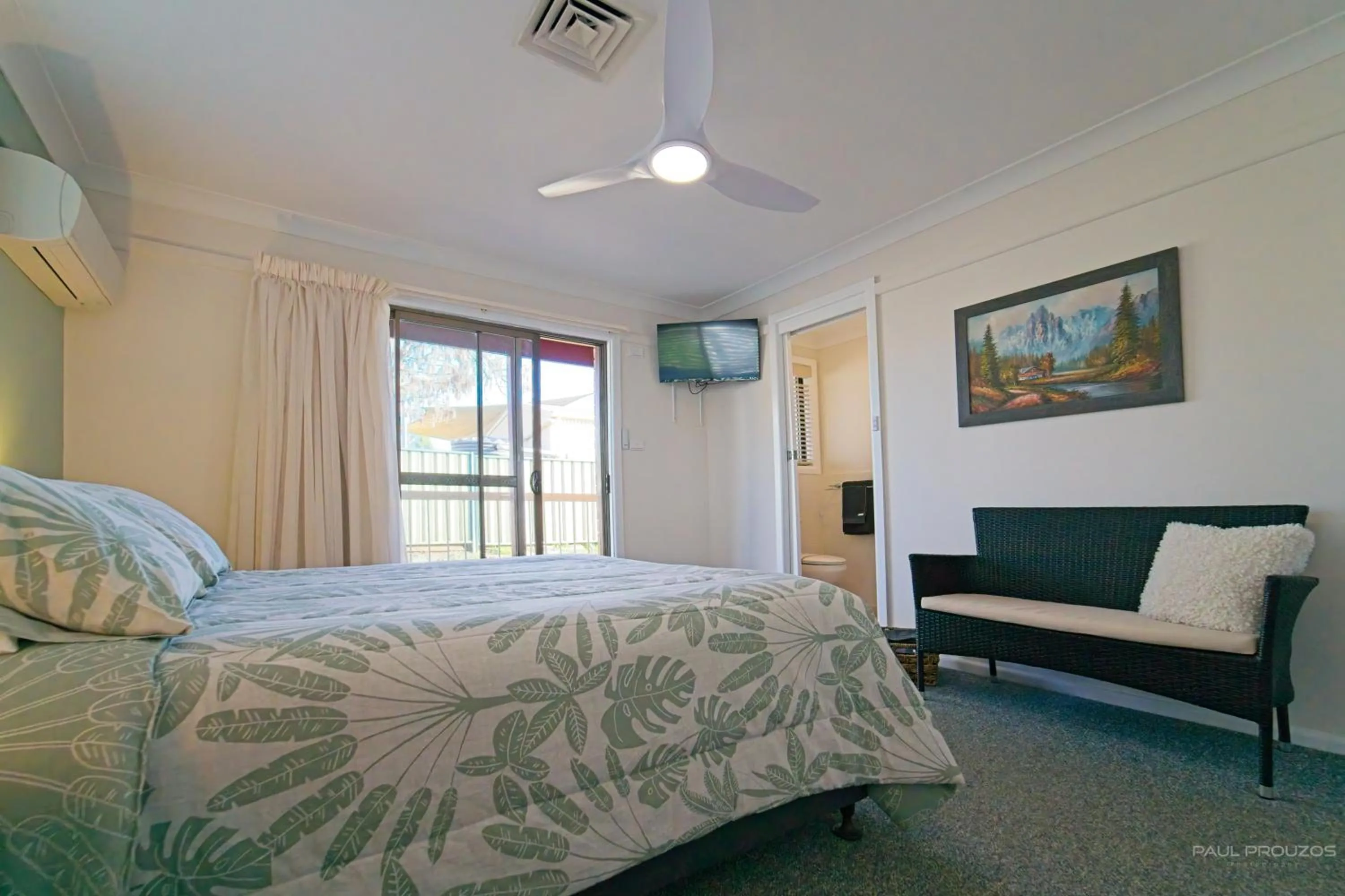 Bed in Hills of Gold Motel at Nundle