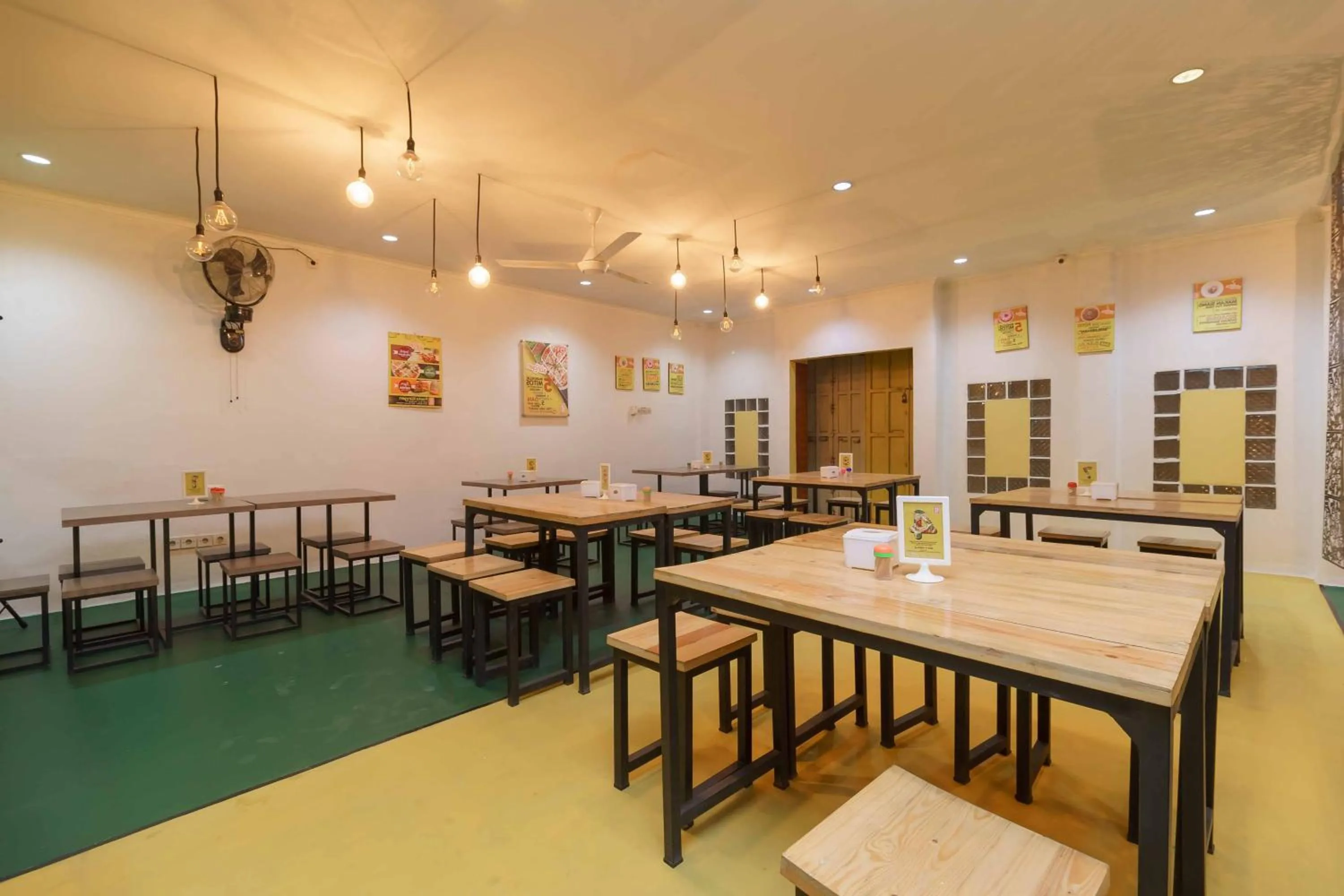 RedDoorz @ Taman Galaxy Bekasi