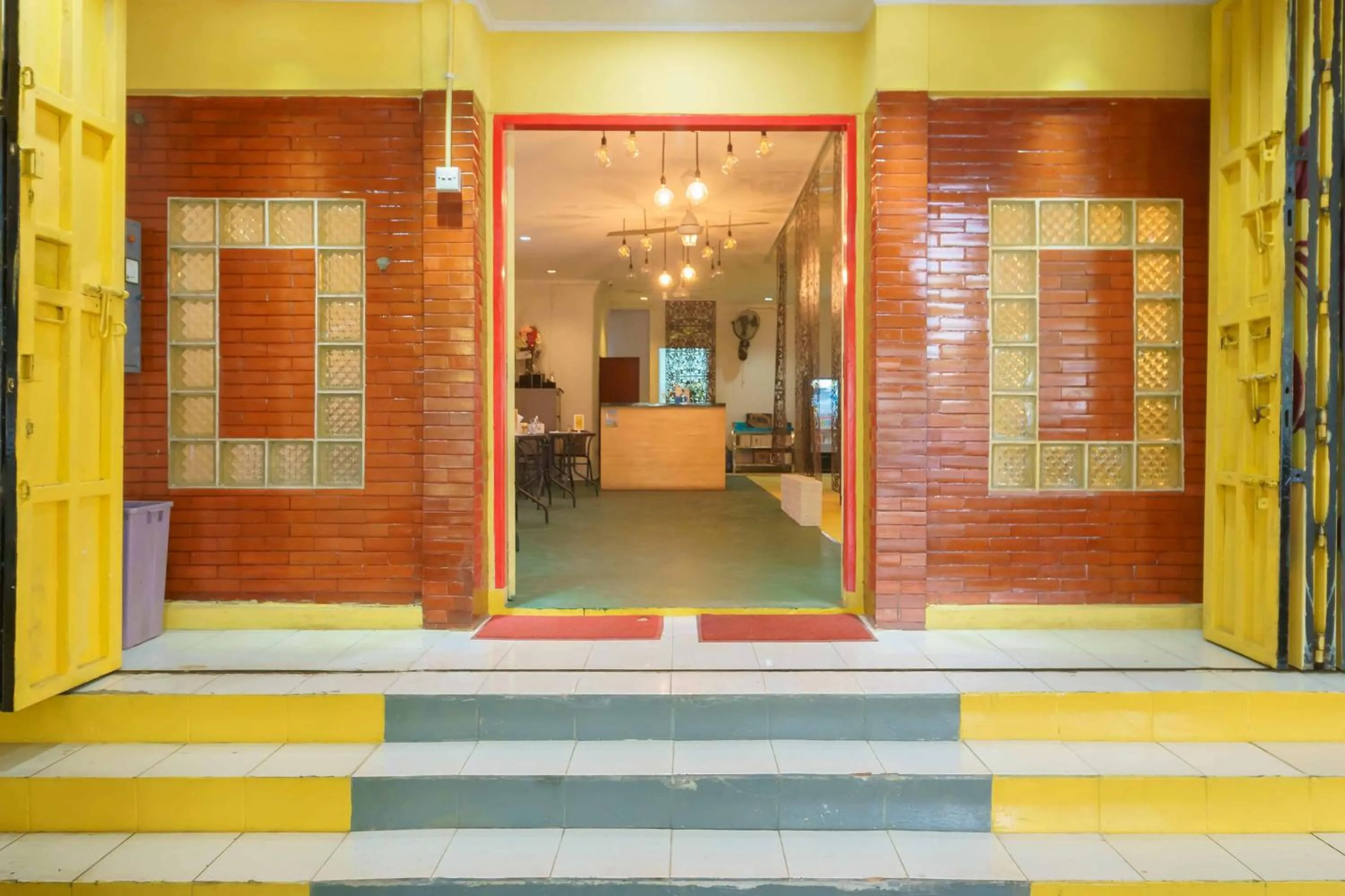 RedDoorz @ Taman Galaxy Bekasi