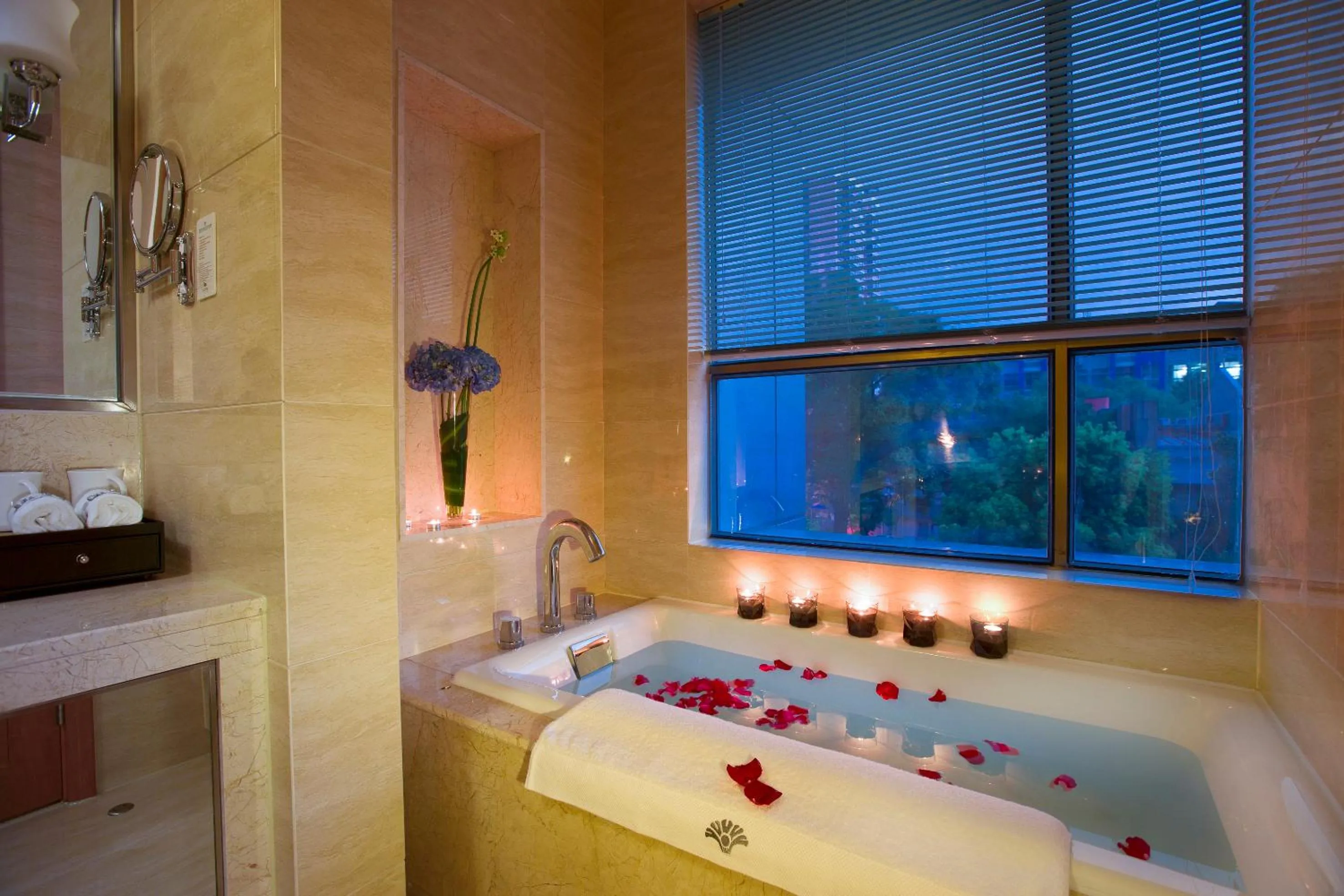 Bathroom in Huachen International Hotel