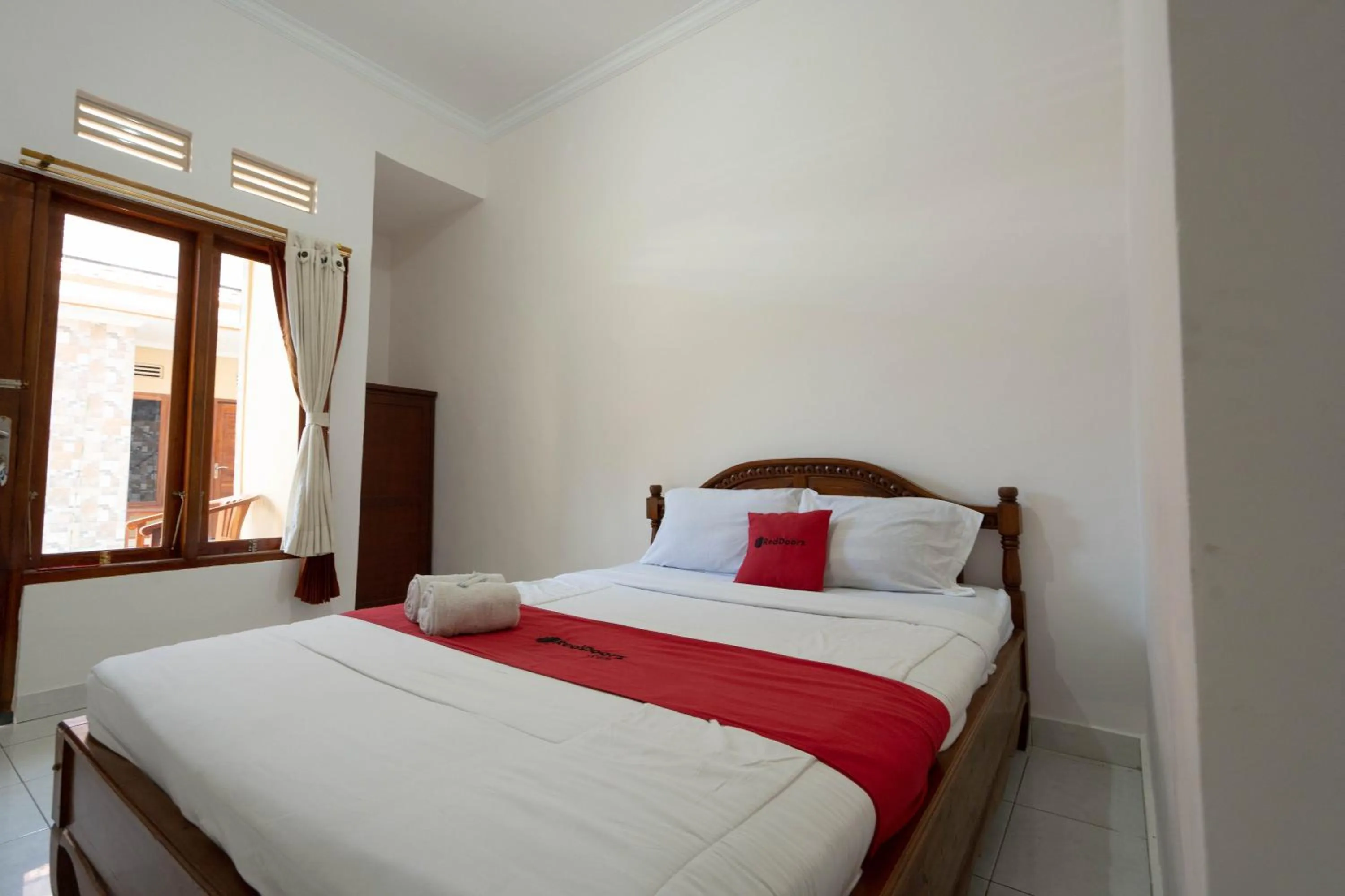 Bedroom, Bed in RedDoorz near Buleleng Harbour 2