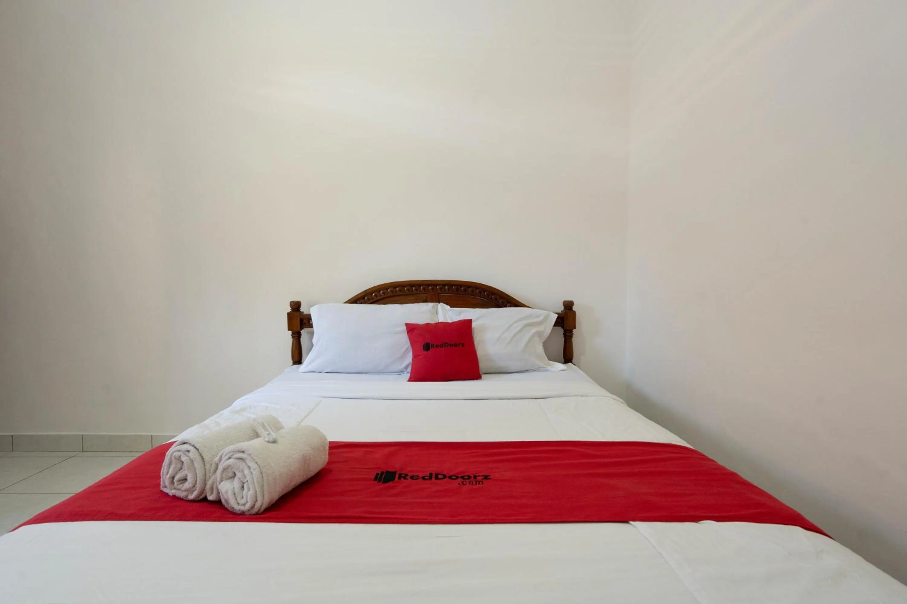 Bedroom, Bed in RedDoorz near Buleleng Harbour 2