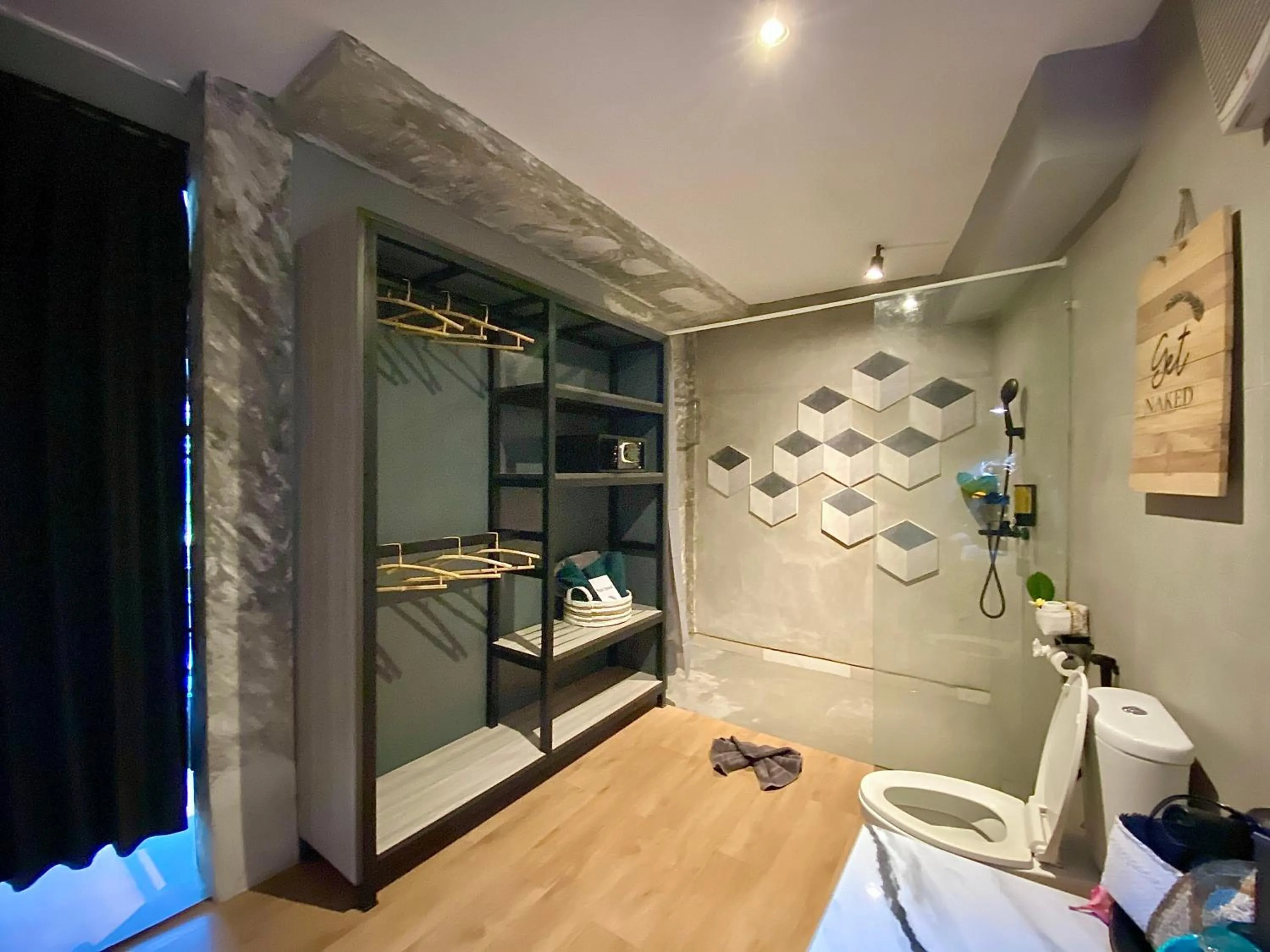 Toilet, Bed in The Jungle Hostel Canggu