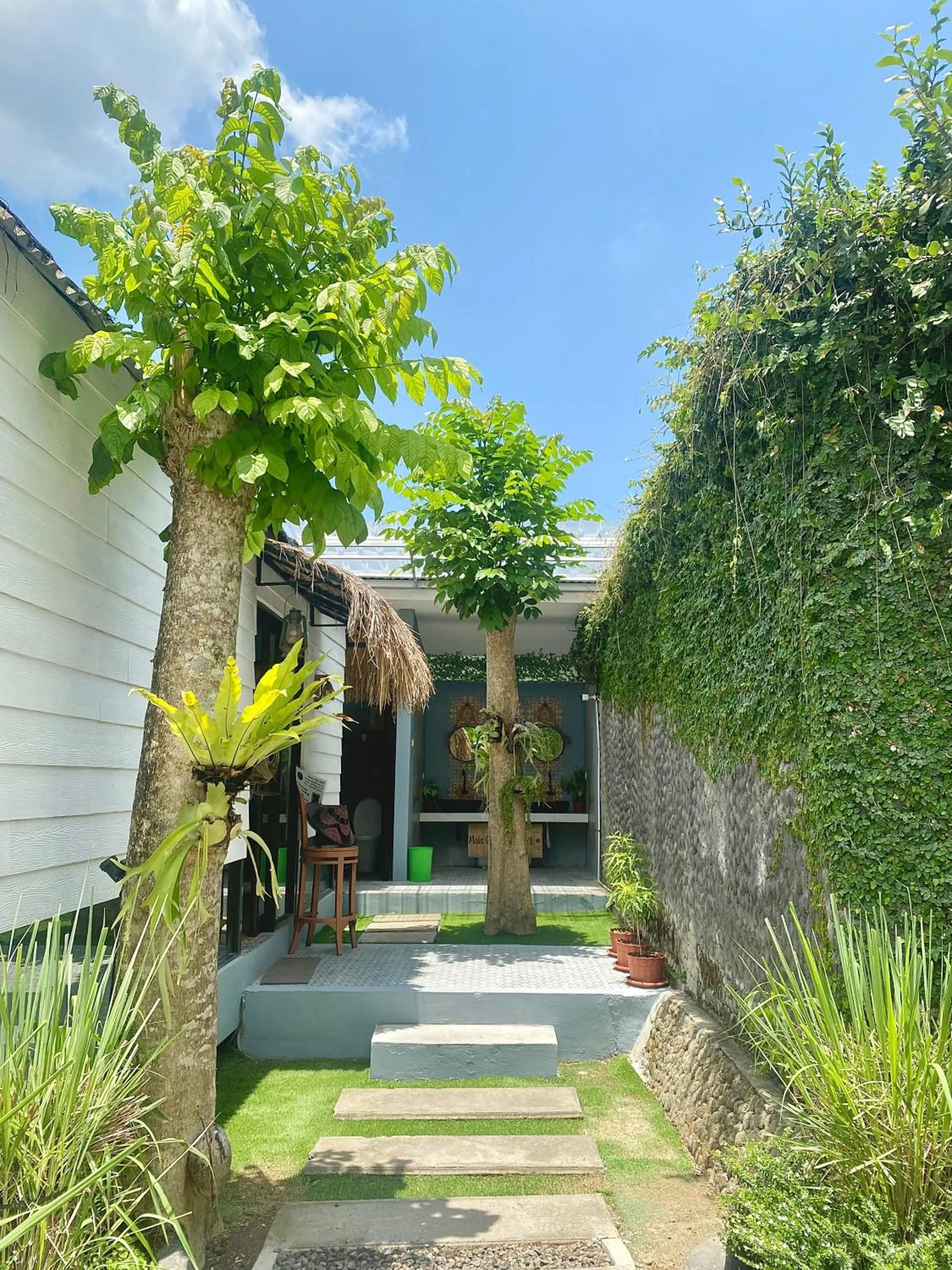 Property building in The Jungle Hostel Canggu