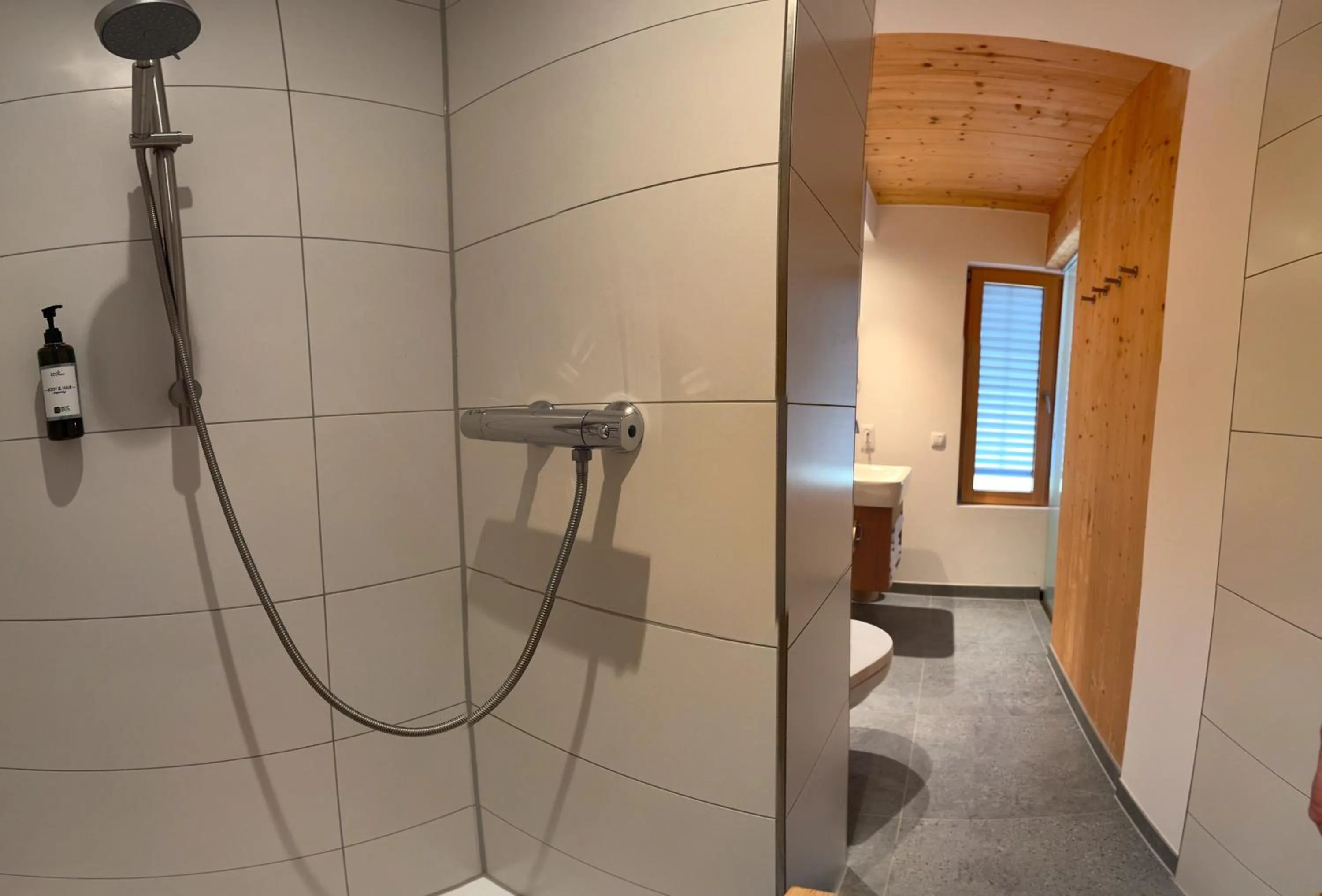 Bathroom in Ökohotel aus Holz Alea Eco