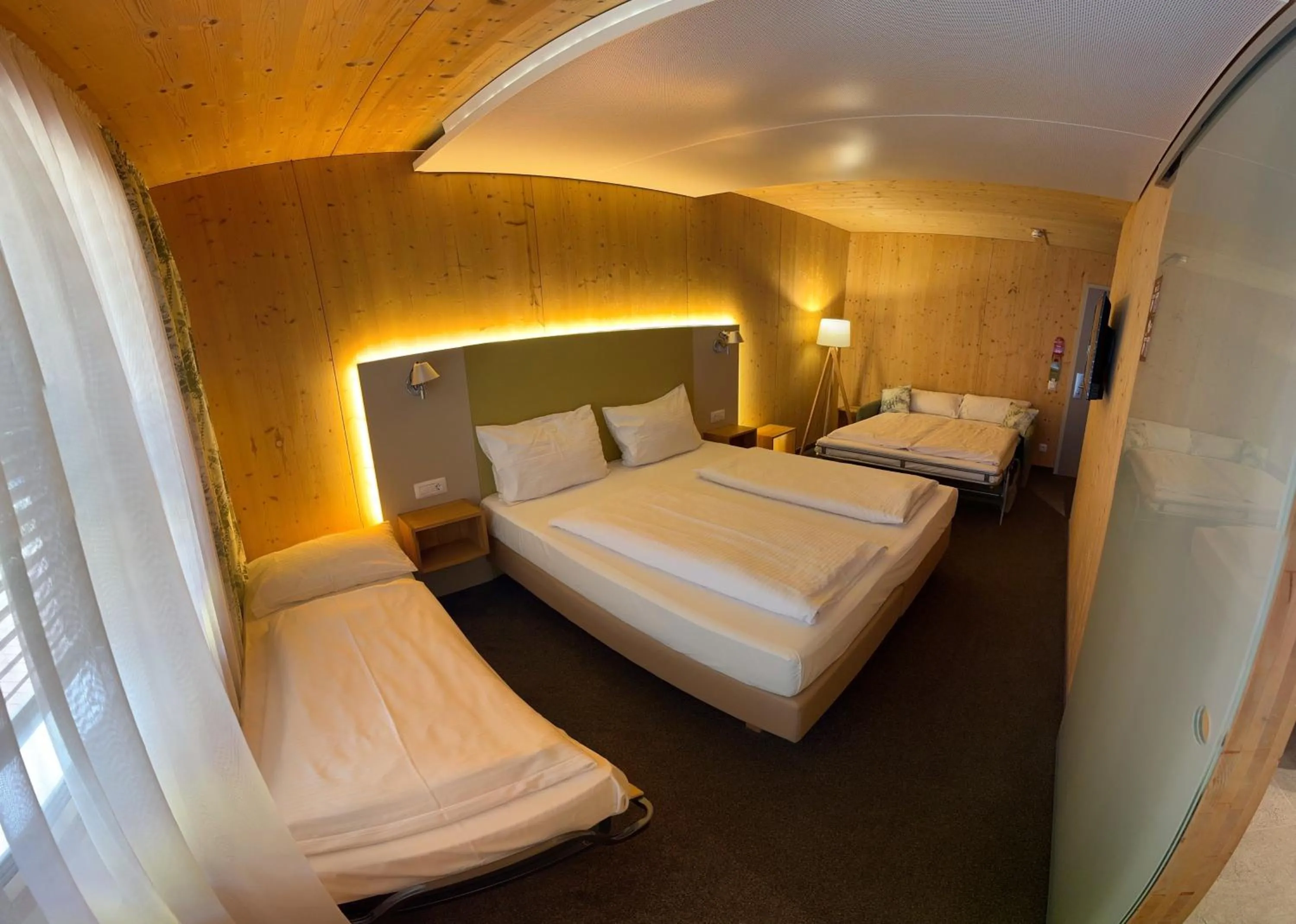 Photo of the whole room, Bed in Ökohotel aus Holz Alea Eco