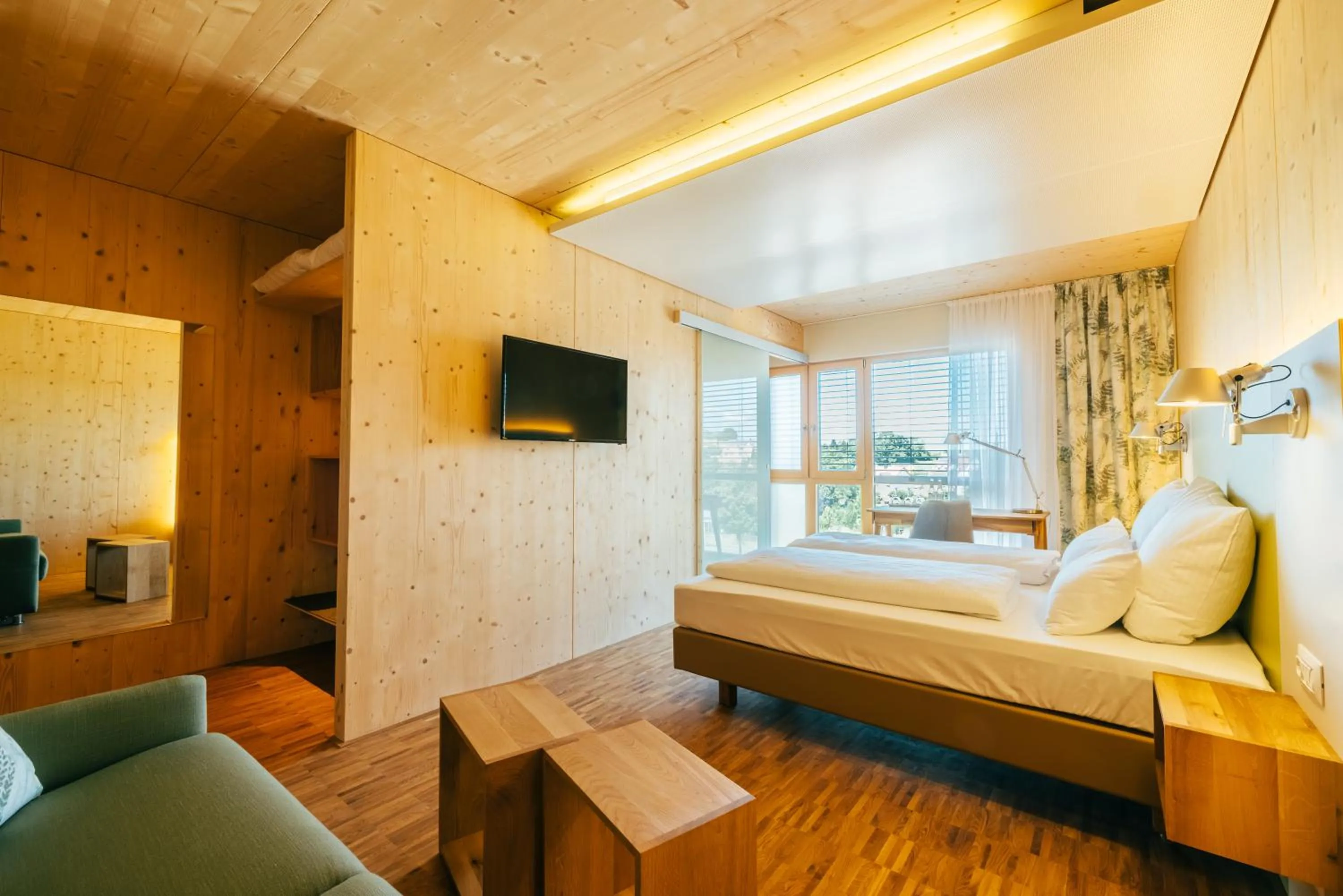 Photo of the whole room, Bed in Ökohotel aus Holz Alea Eco