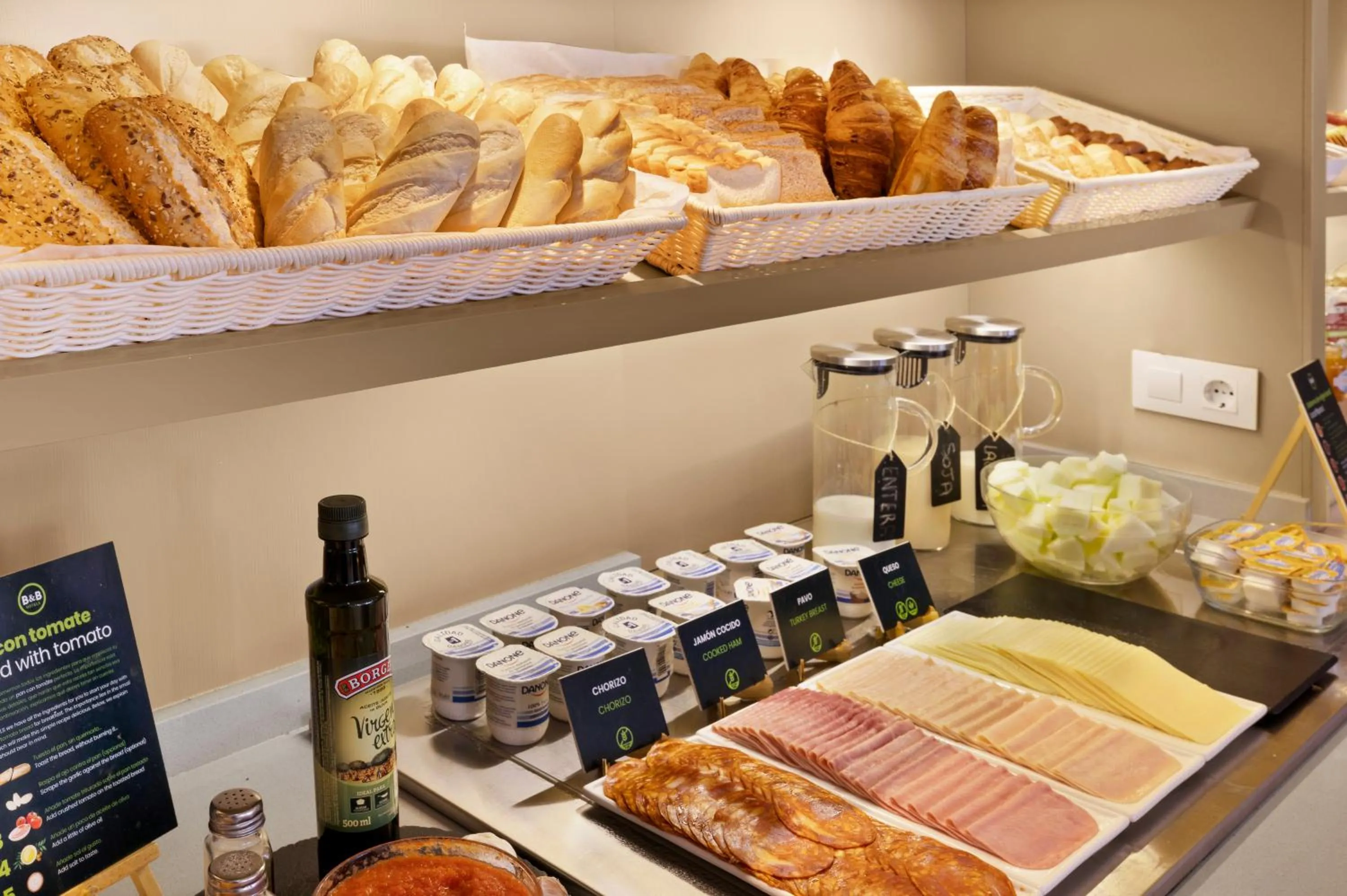 Buffet breakfast in B&B HOTEL Almería Vicar