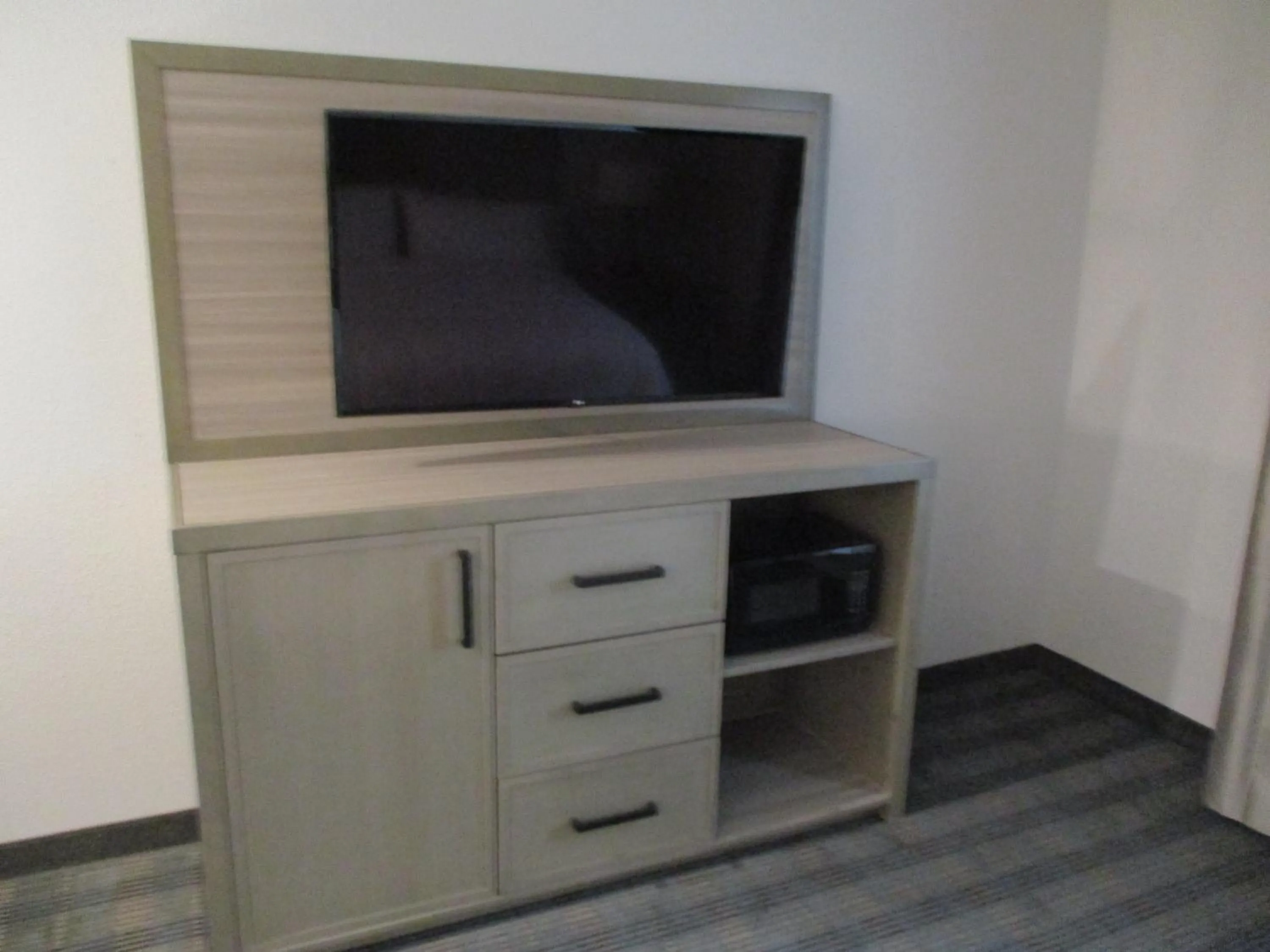 TV and multimedia in Best Western Plus Wills Point