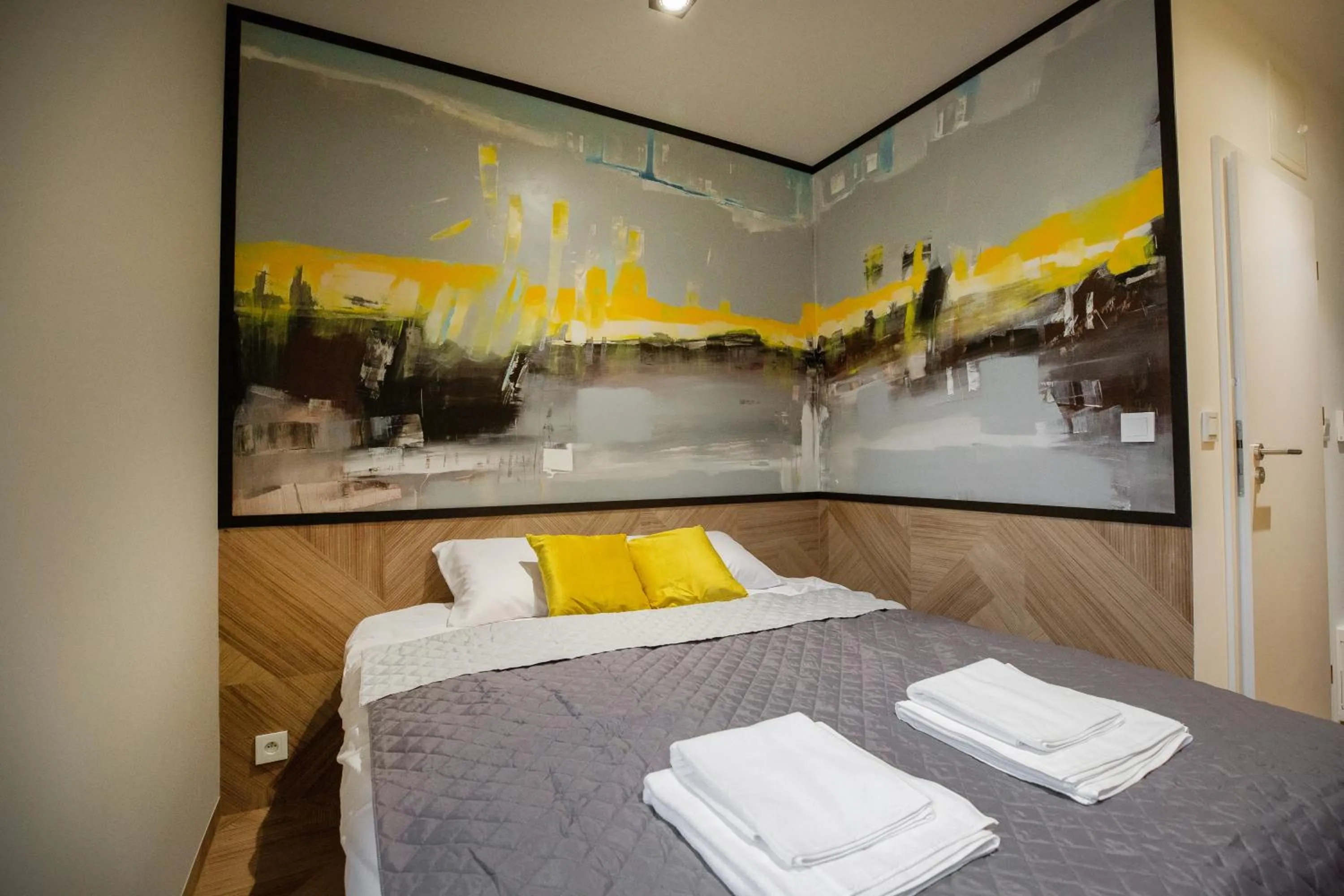 Photo of the whole room, Bed in iroom