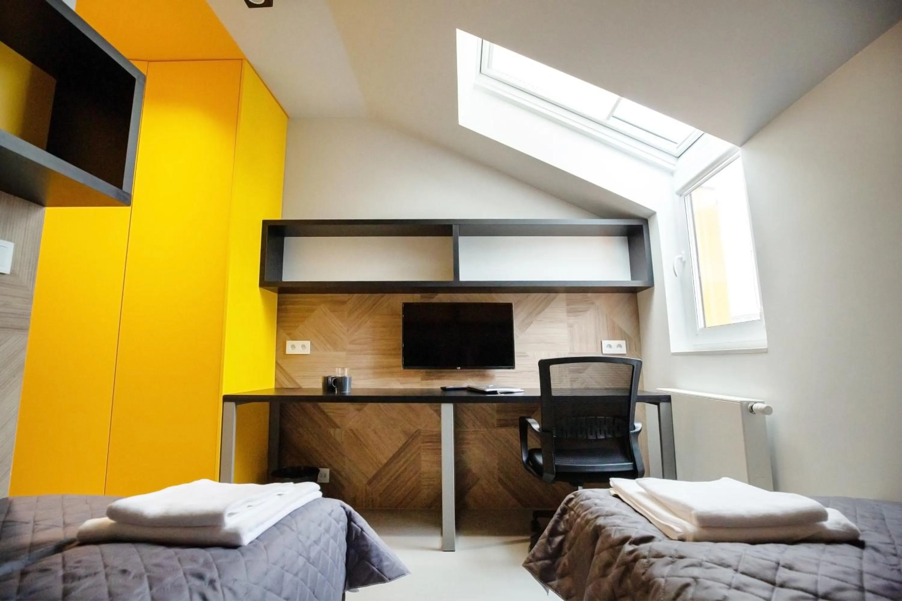 Photo of the whole room, Bed in iroom