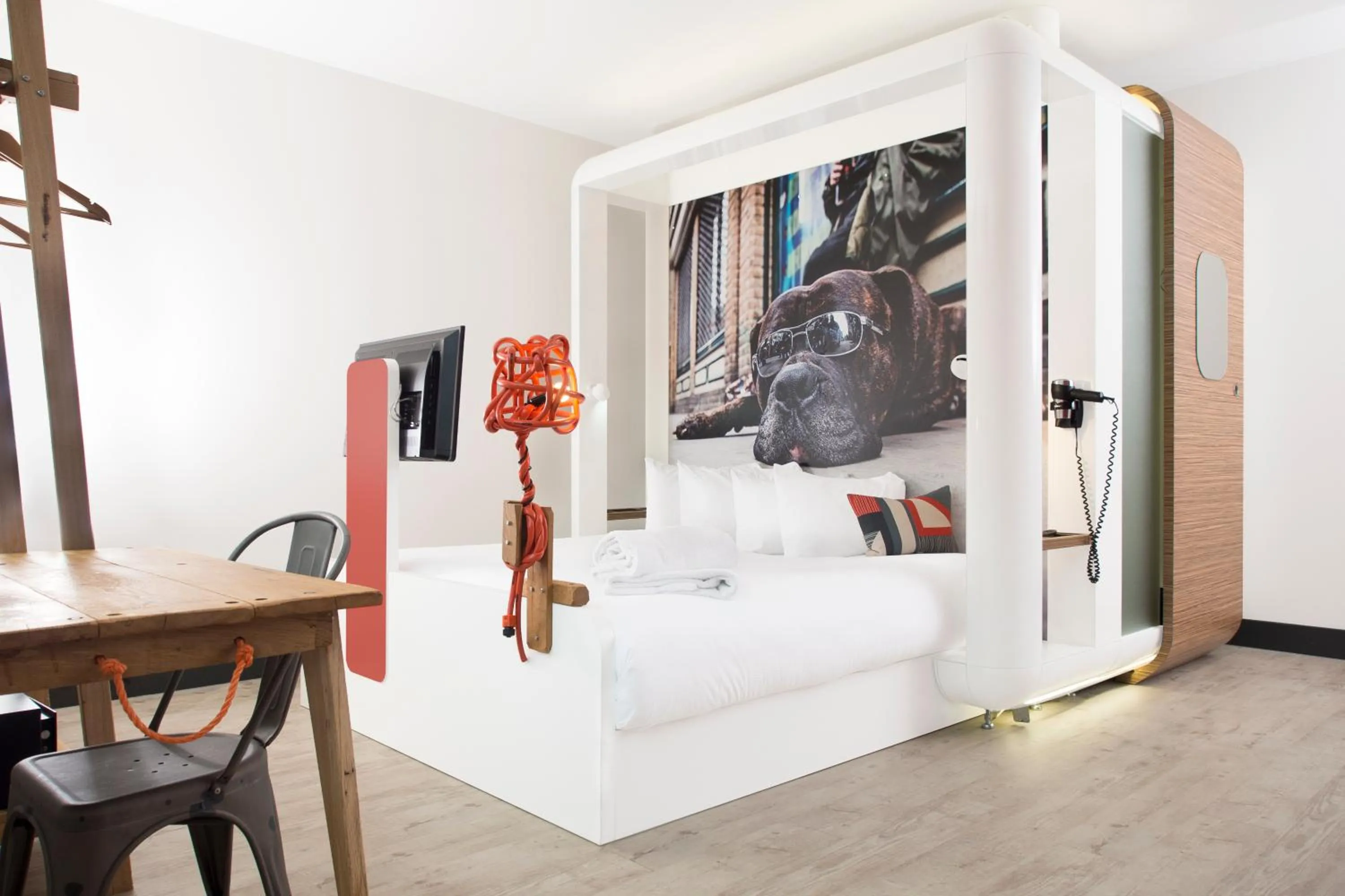 Bedroom, Bed in The Corner London City