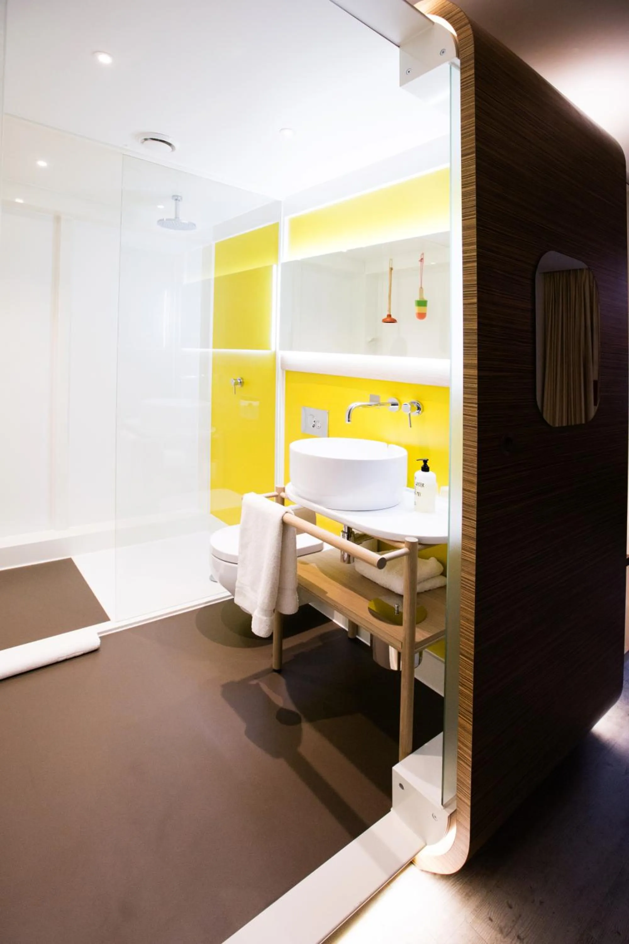 Shower, Bed in The Corner London City