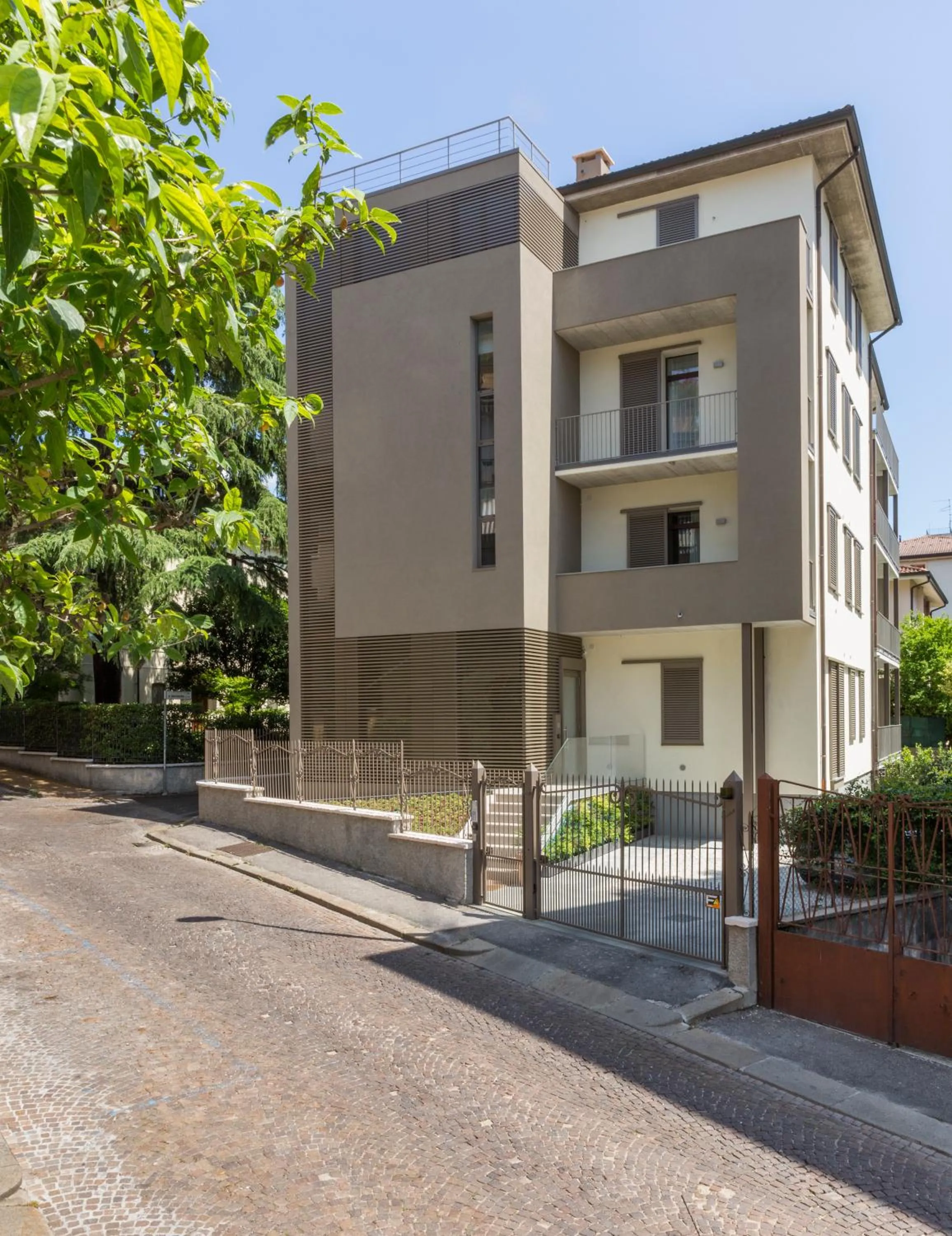 Property building in San Leonardo Suites