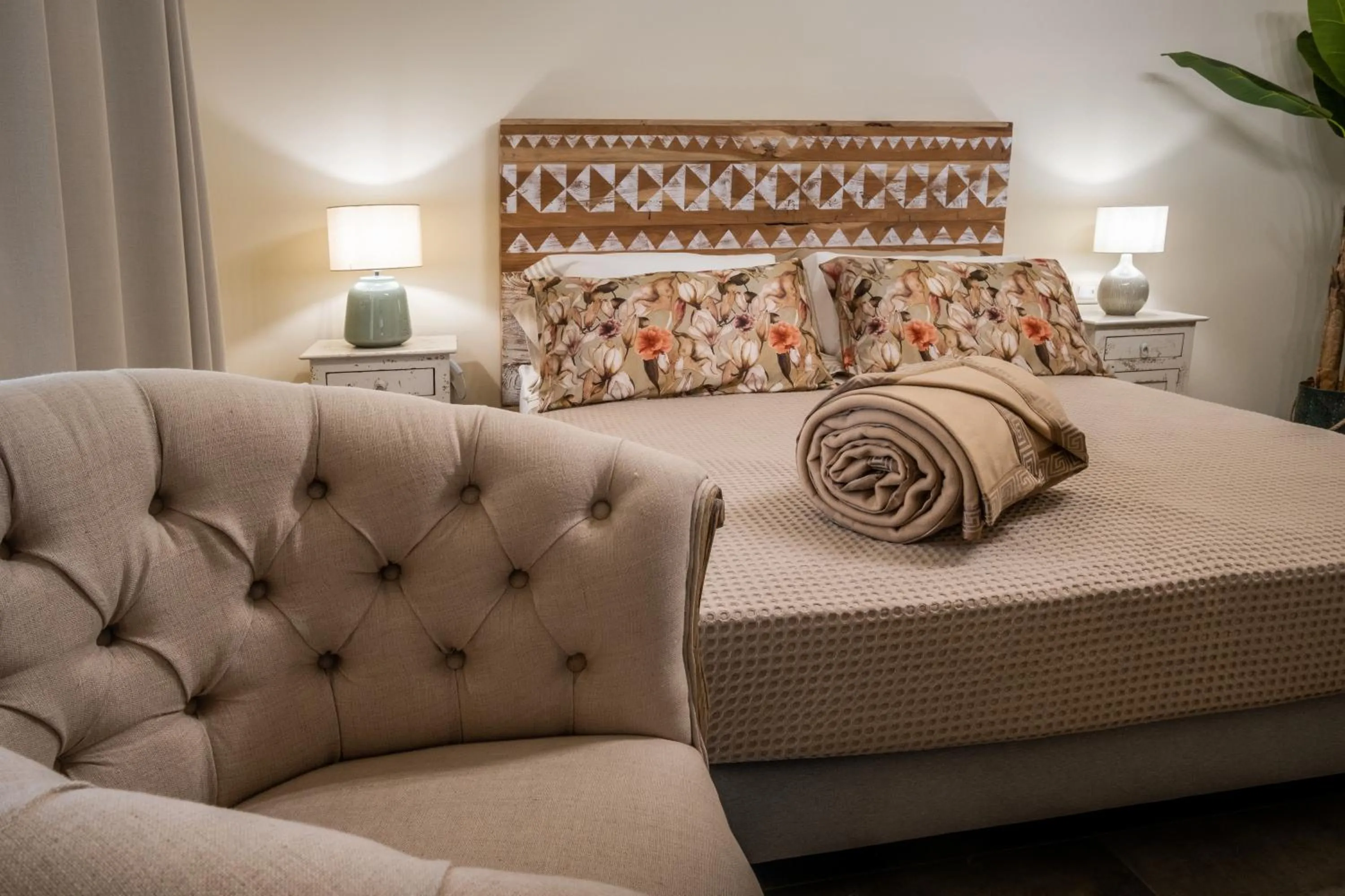 Decorative detail, Bed in Relais San Baio