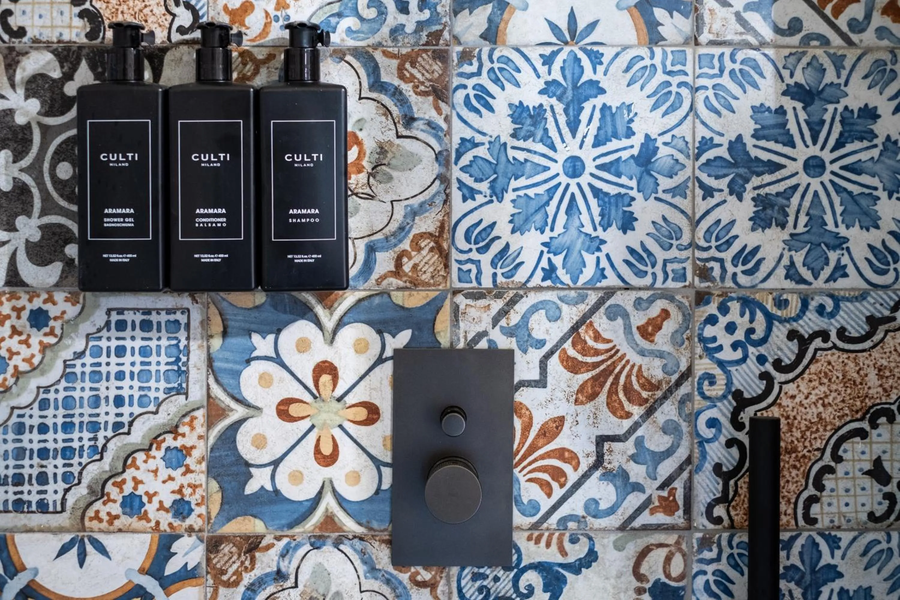 Decorative detail in Relais San Baio