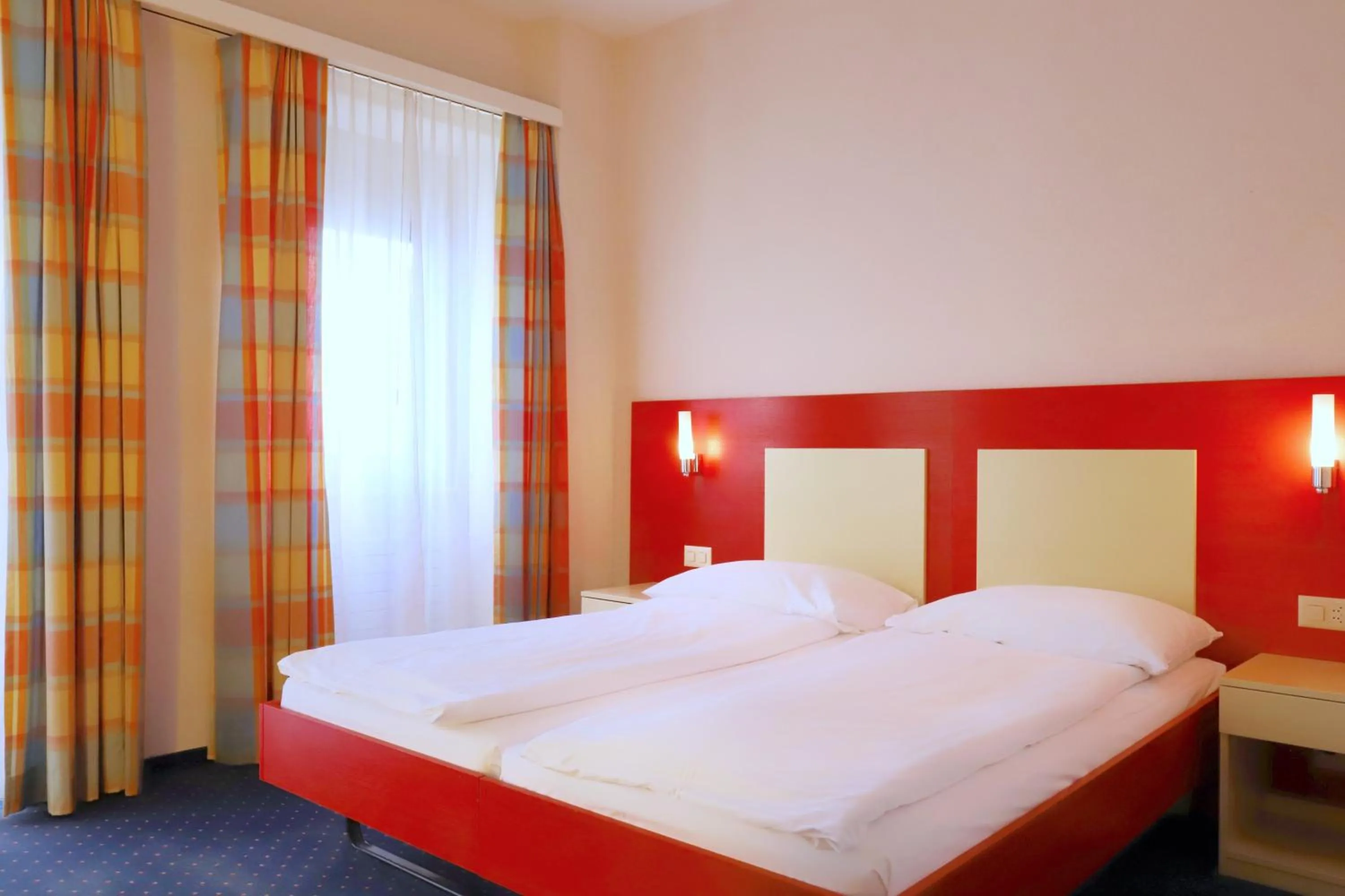 Panorama Double Room with Balcony and Lake View in Hotel Arancio