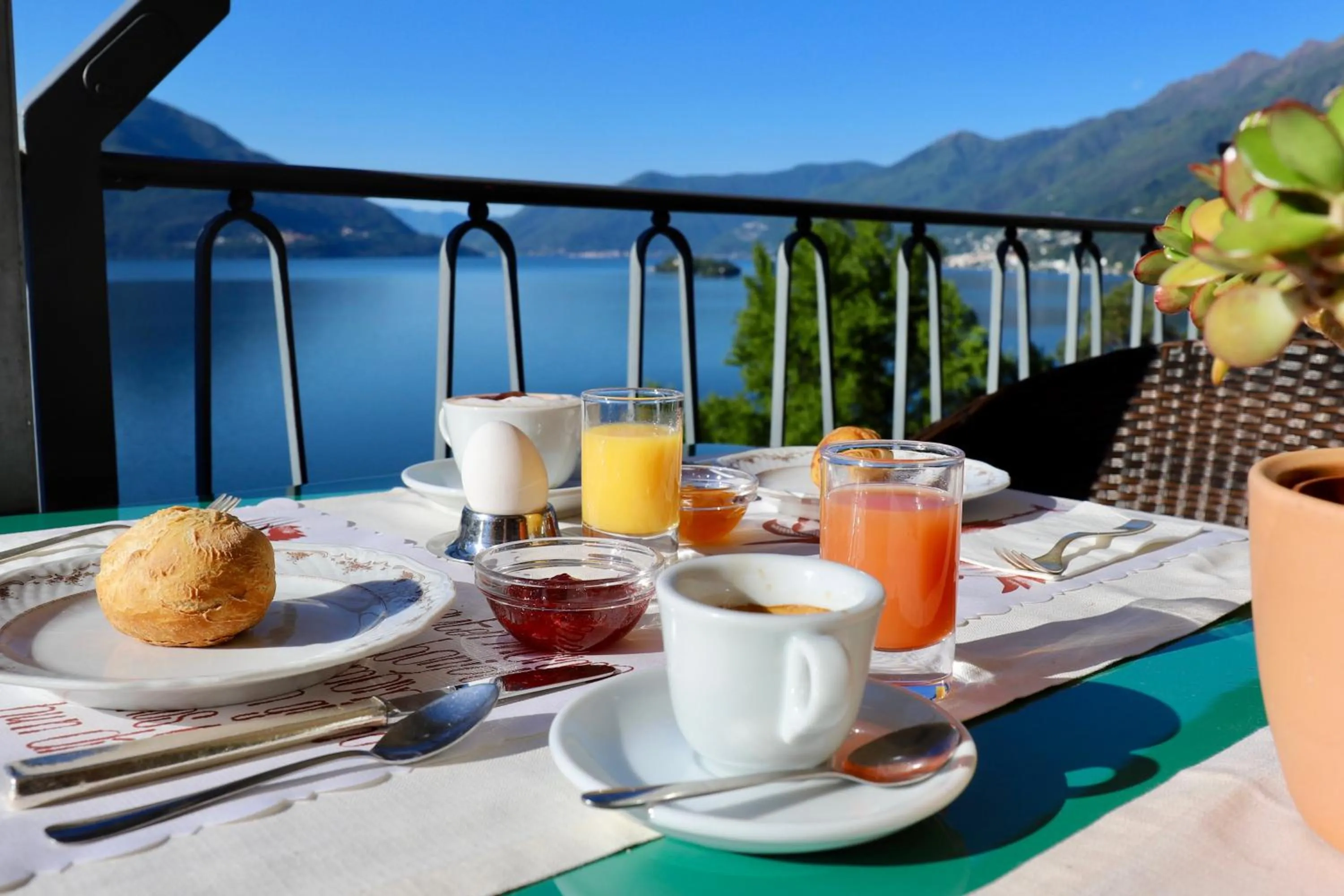 Food and drinks in Hotel Arancio