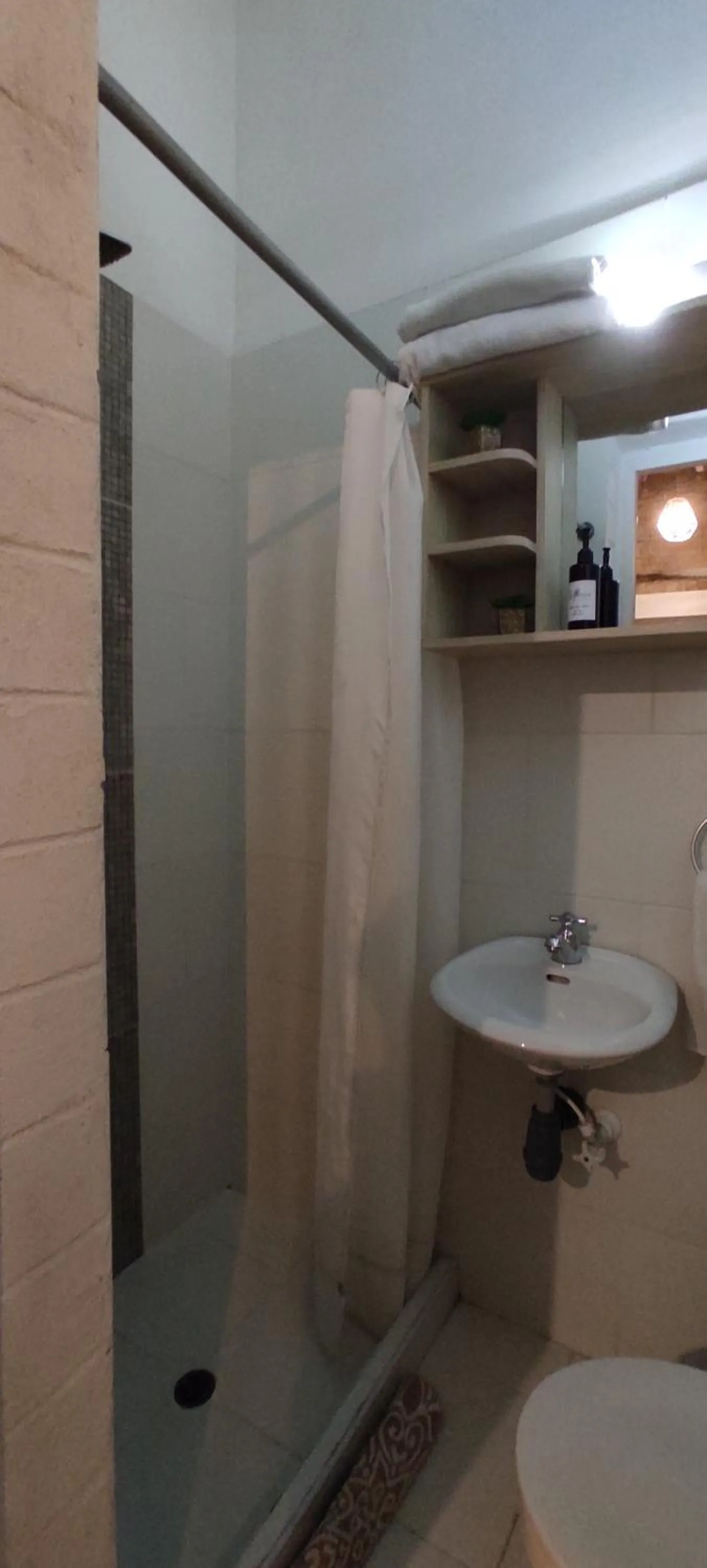 Shower in Botánica Casa Hotel