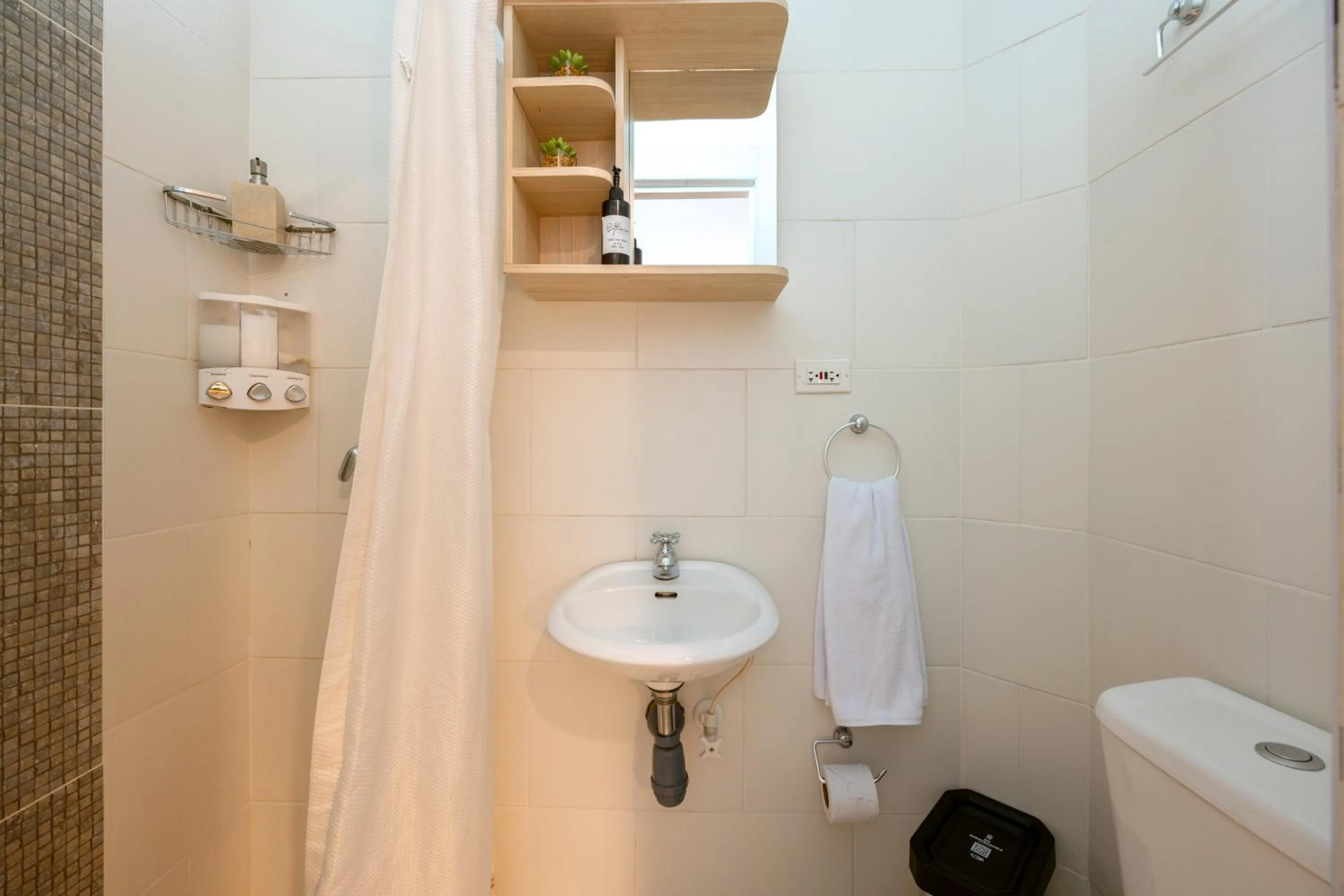 Shower in Botánica Casa Hotel