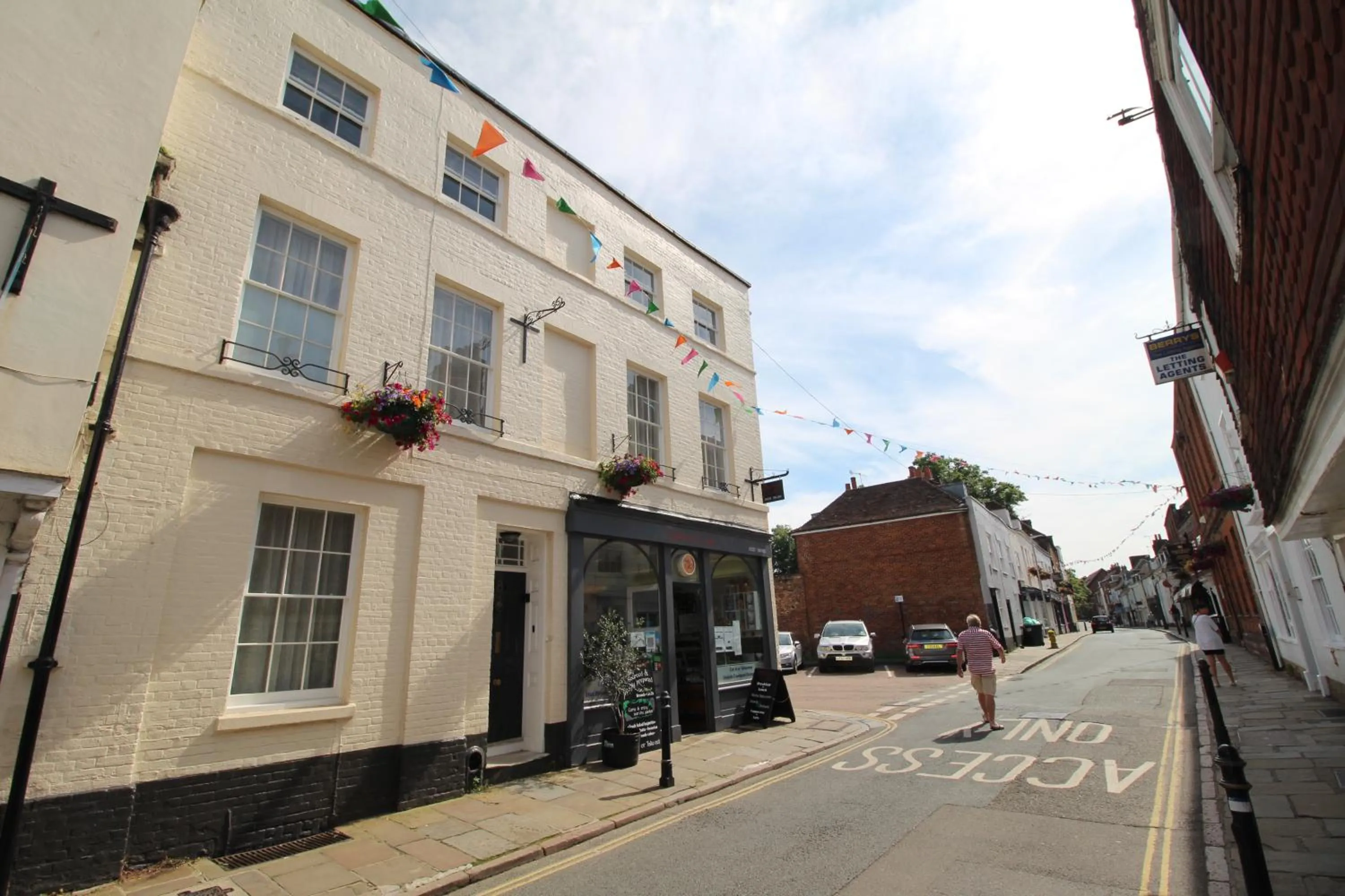 Facade/entrance in Number 8