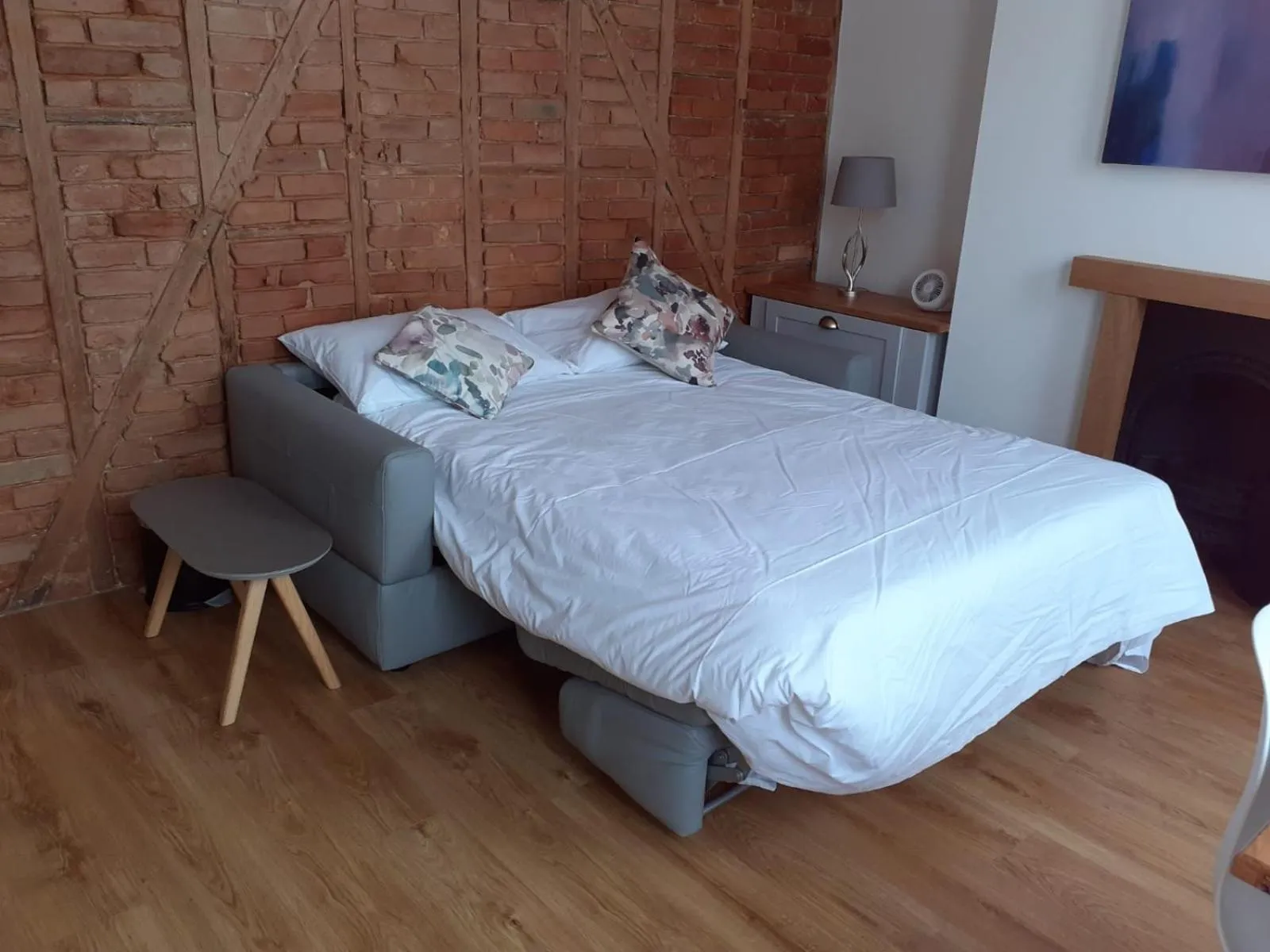 Restaurant/places to eat, Bed in Number 8