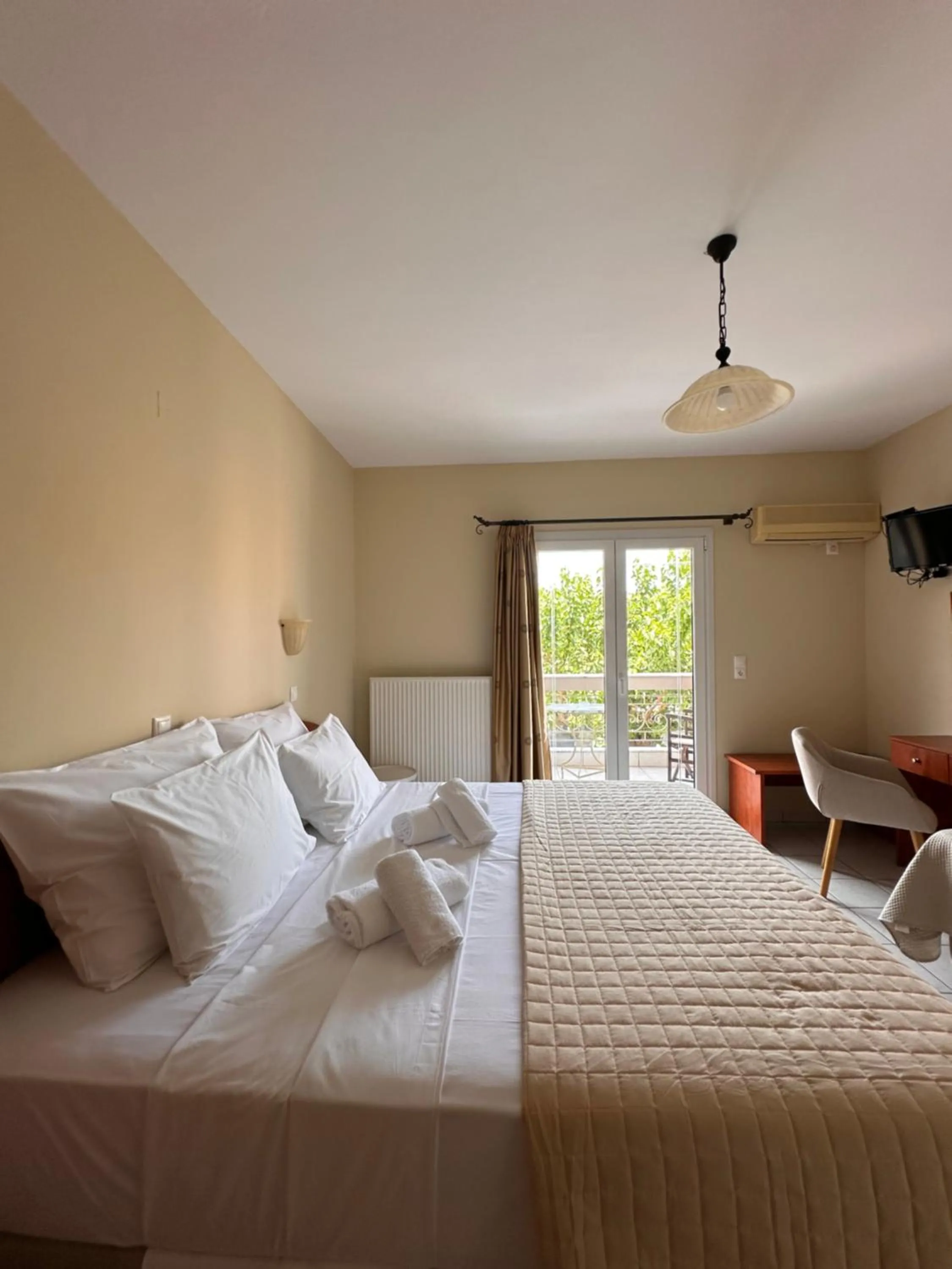 Bed in HOTEL ARIADNI