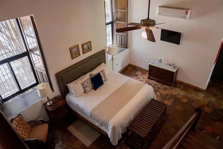 Photo of the whole room, Bed in Hotel El Farol