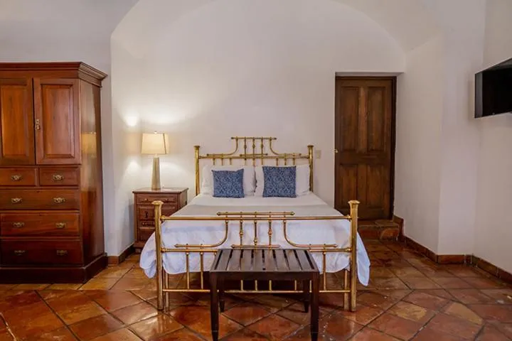 Photo of the whole room in Hotel El Farol