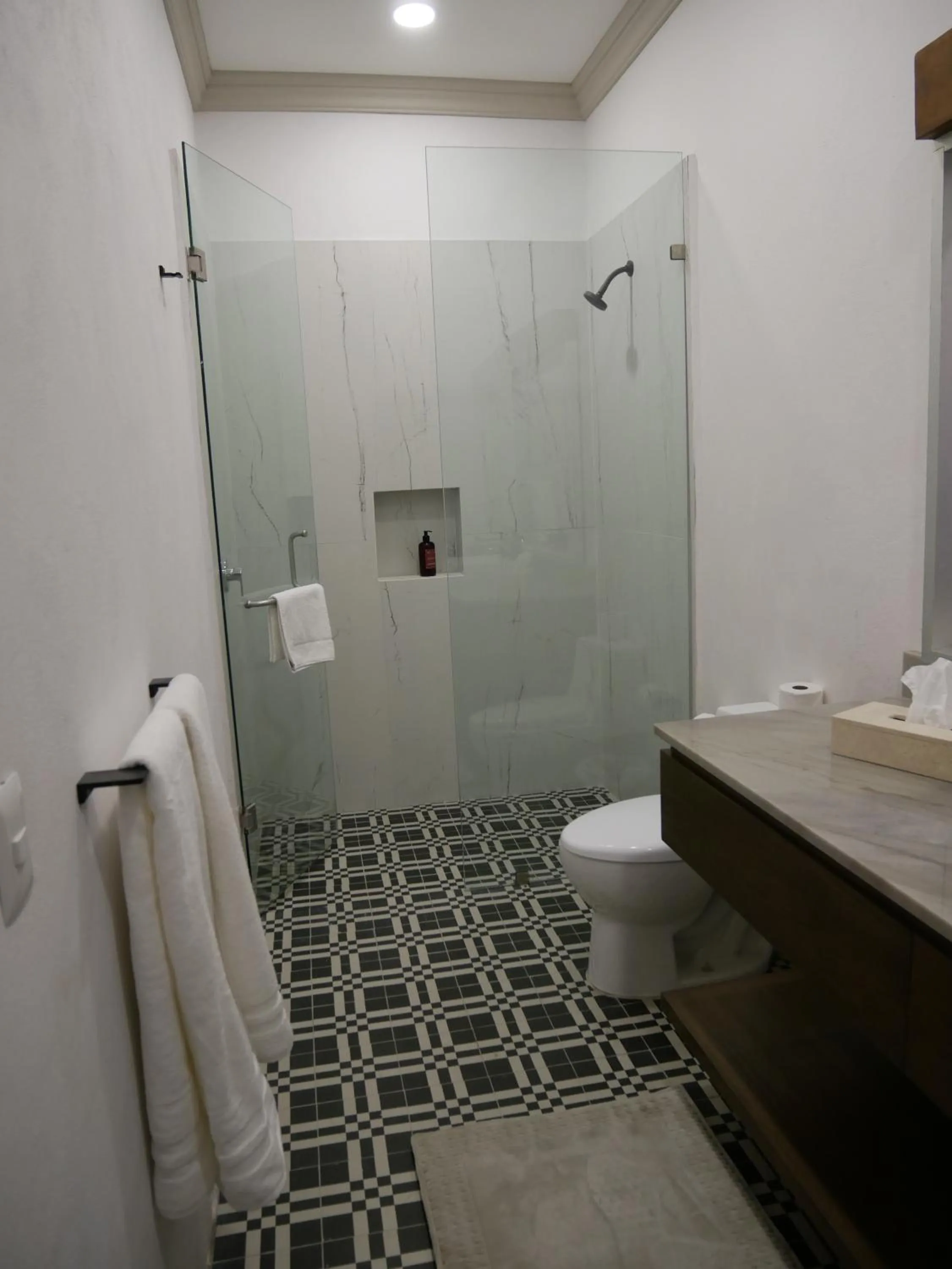 Shower in Hotel El Farol