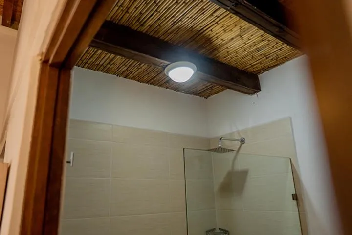 Shower in Hotel El Farol