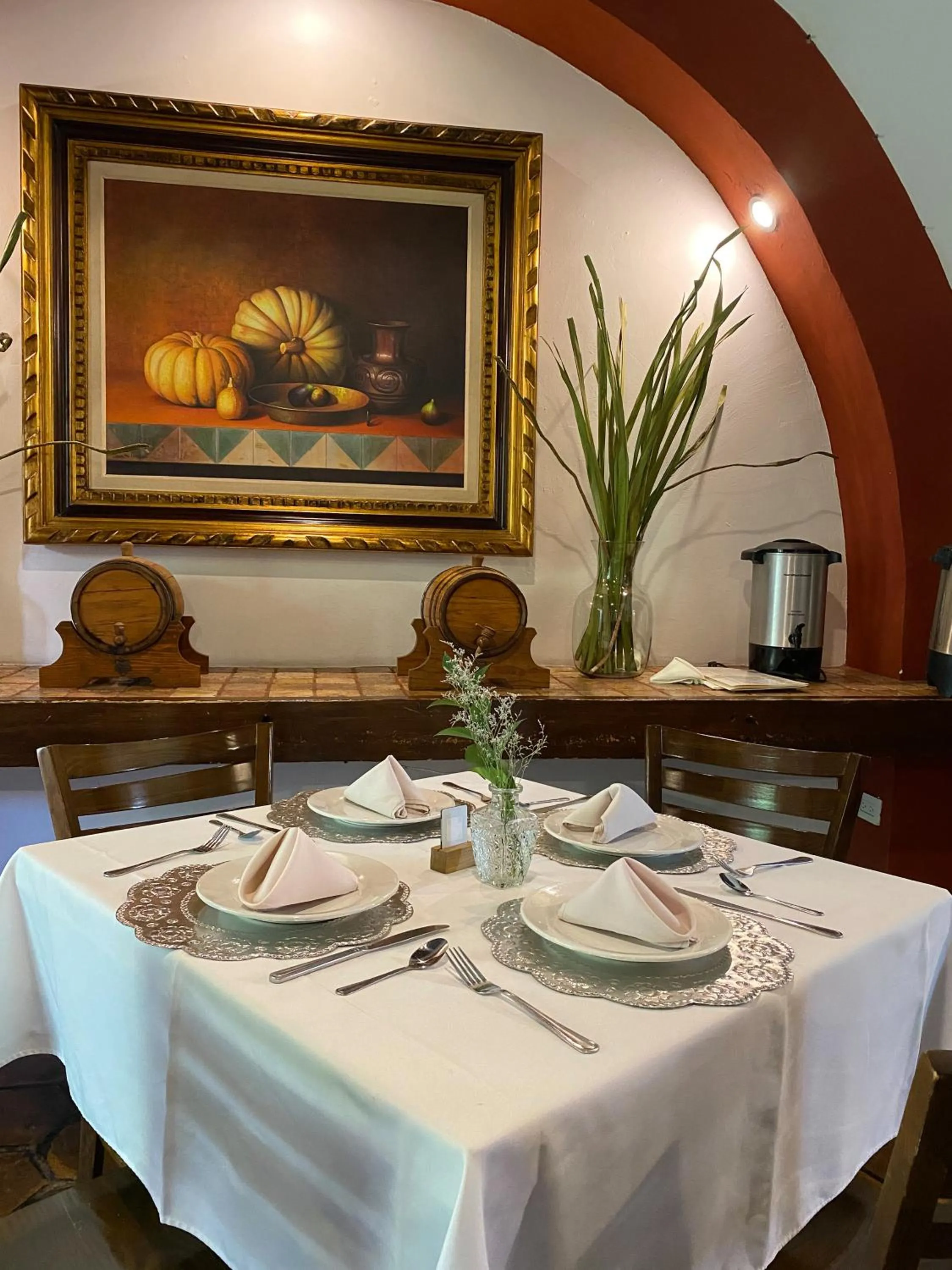 Restaurant/places to eat in Hotel El Farol
