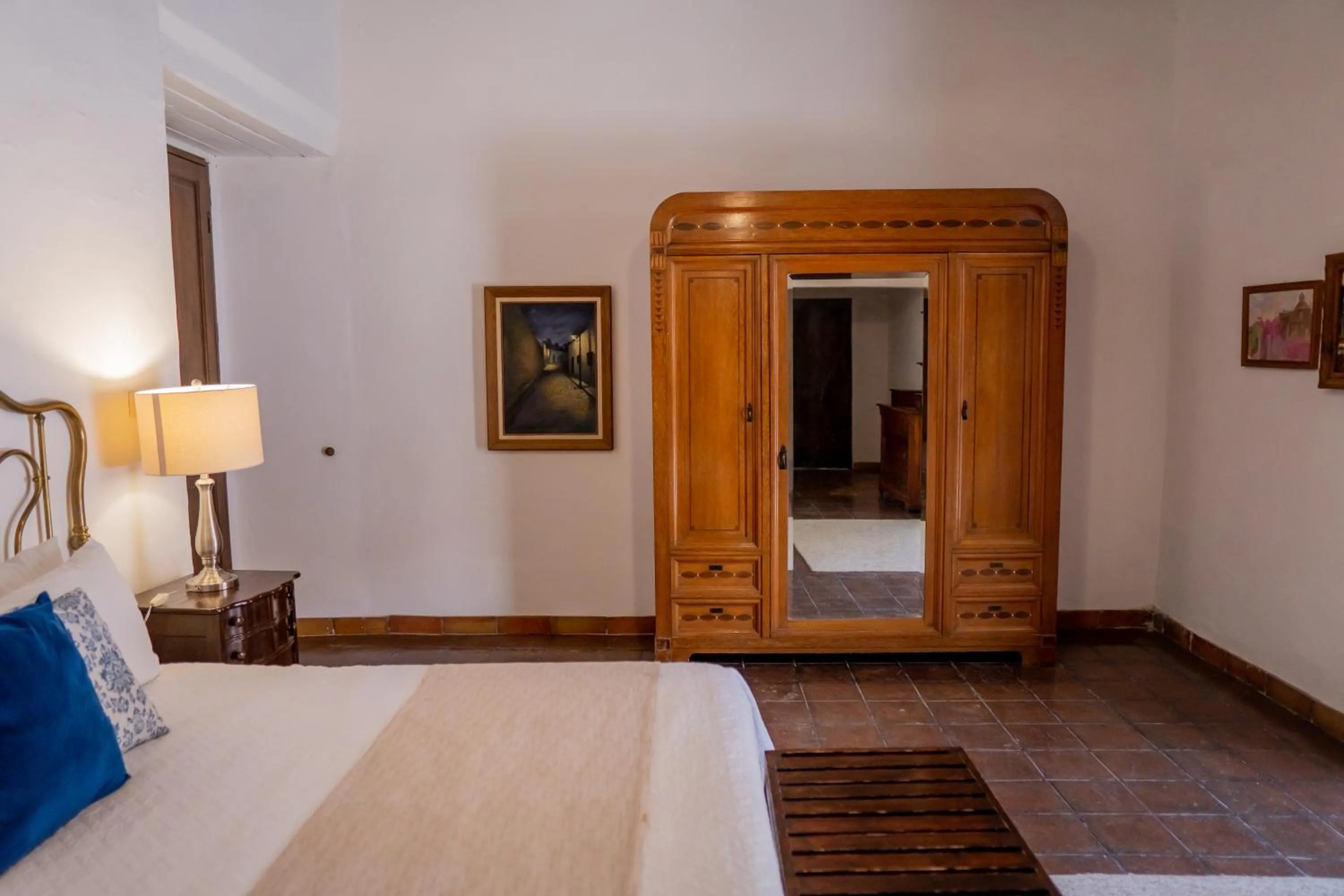 Photo of the whole room, Bed in Hotel El Farol