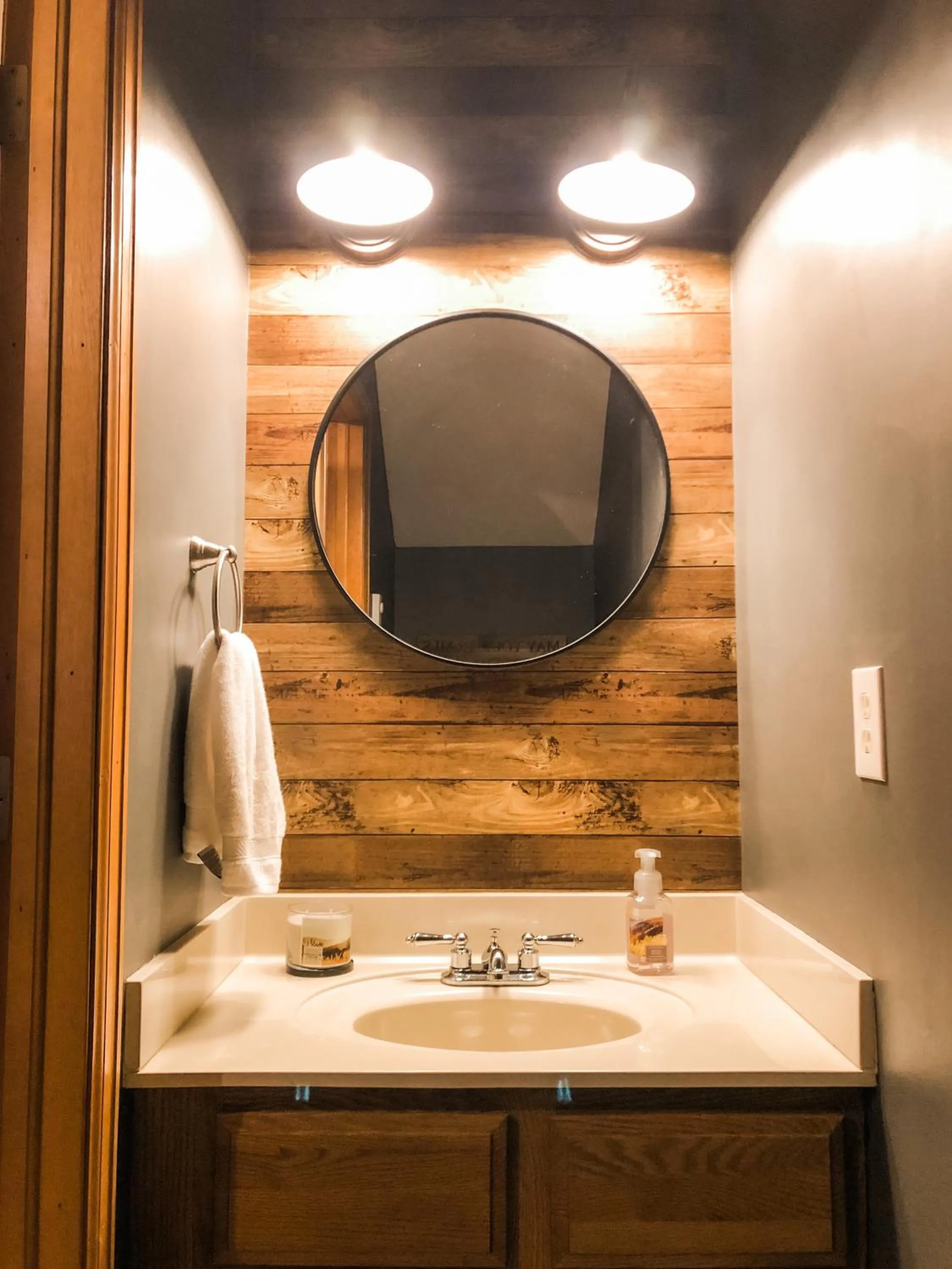 Riverfront Mountain Cottage Retreat