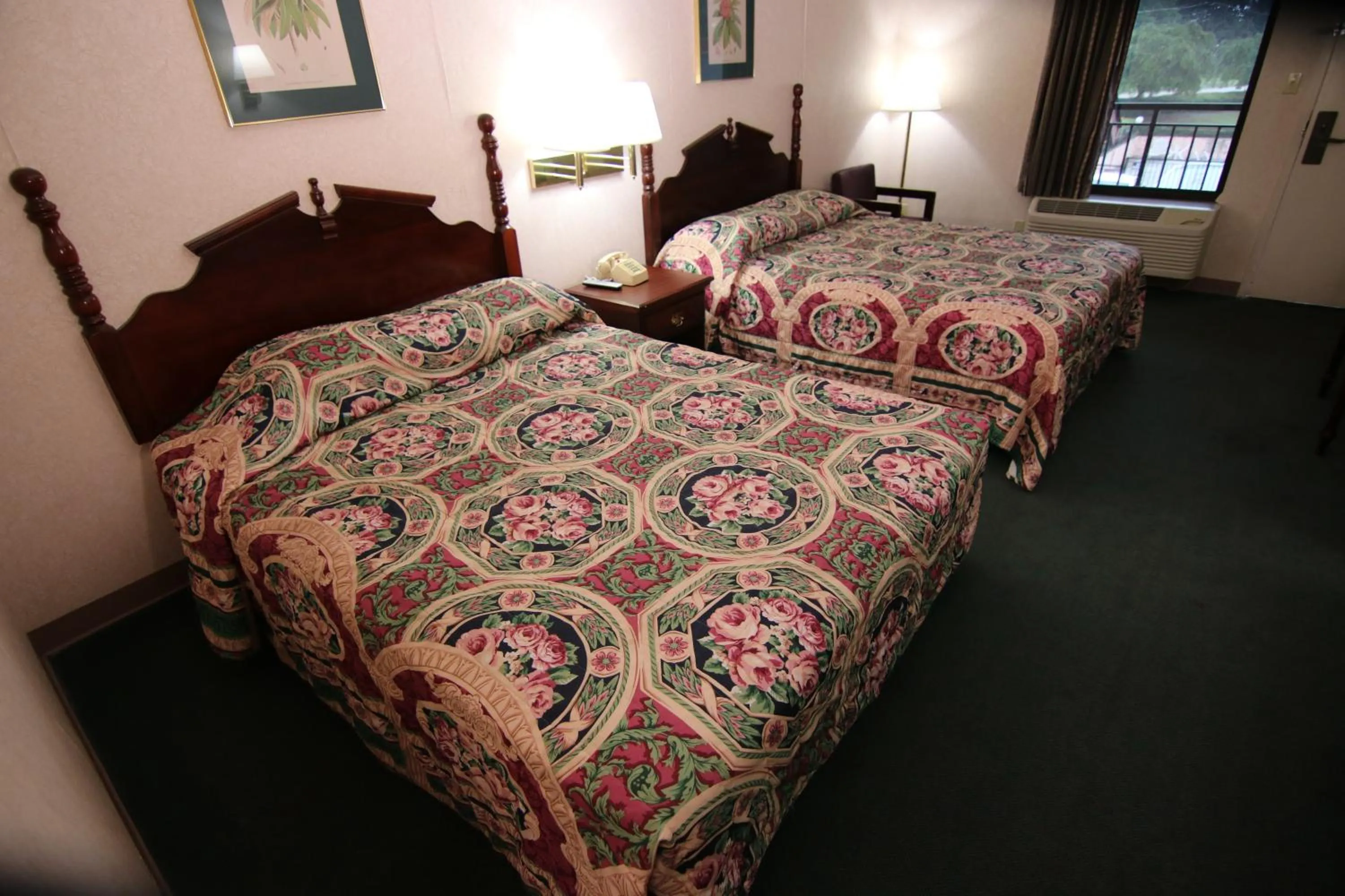 Bed in Executive Inn Kershaw