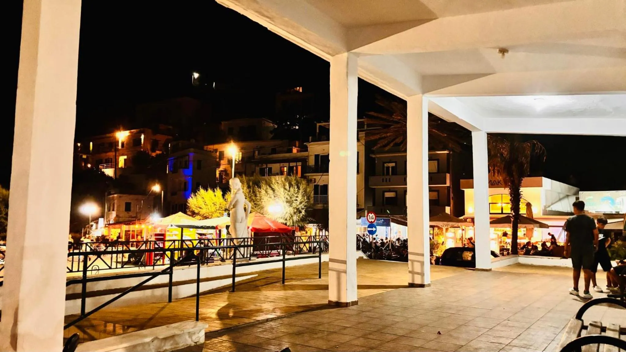 Restaurant/places to eat in Nefeli Hotel