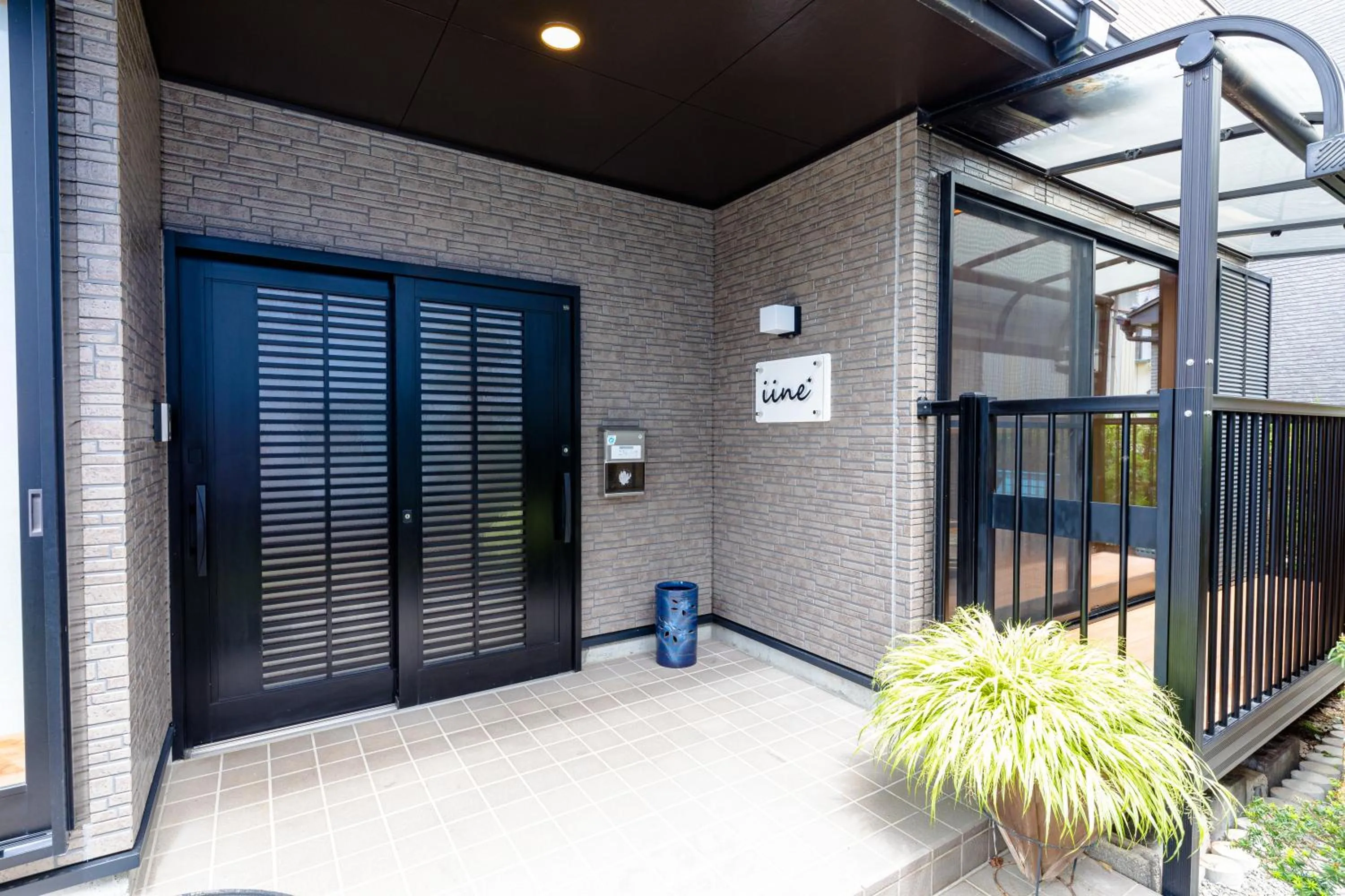 Facade/entrance in 130平米 和モダン邸宅 非日常を愉しむ 最大20名宿泊可 iine