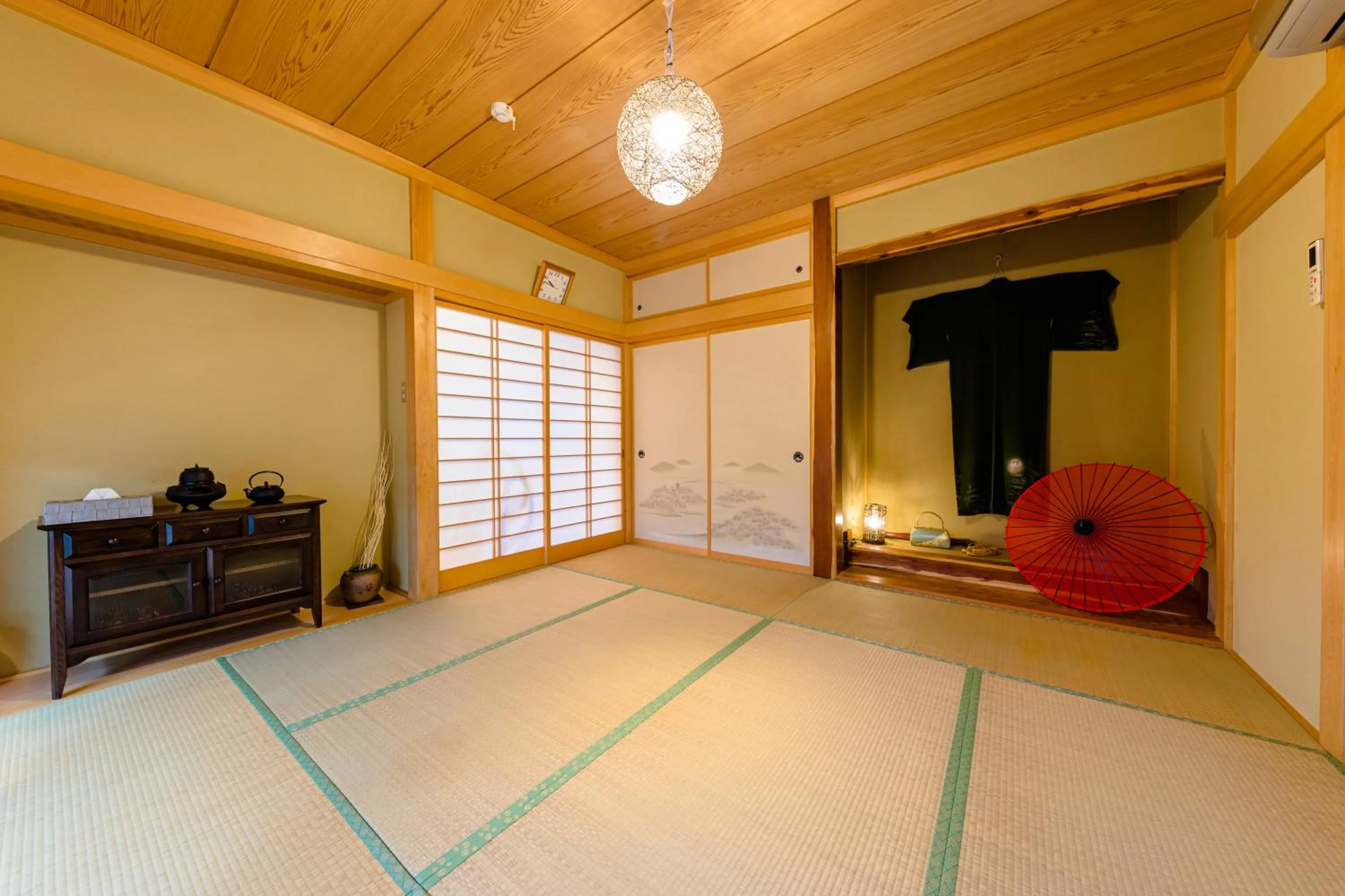 Bed in 130平米 和モダン邸宅 非日常を愉しむ 最大20名宿泊可 iine