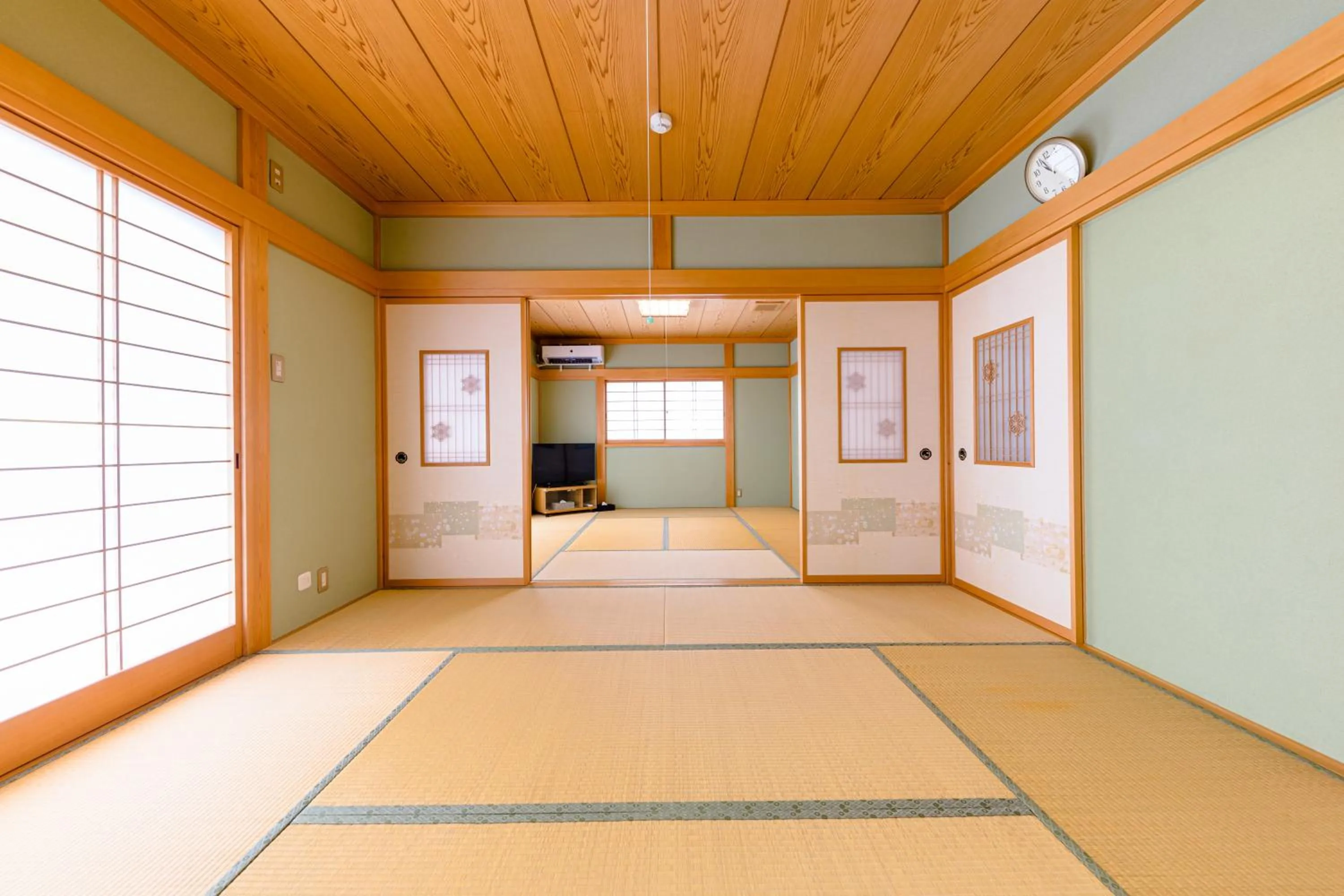 Living room in 130平米 和モダン邸宅 非日常を愉しむ 最大20名宿泊可 iine