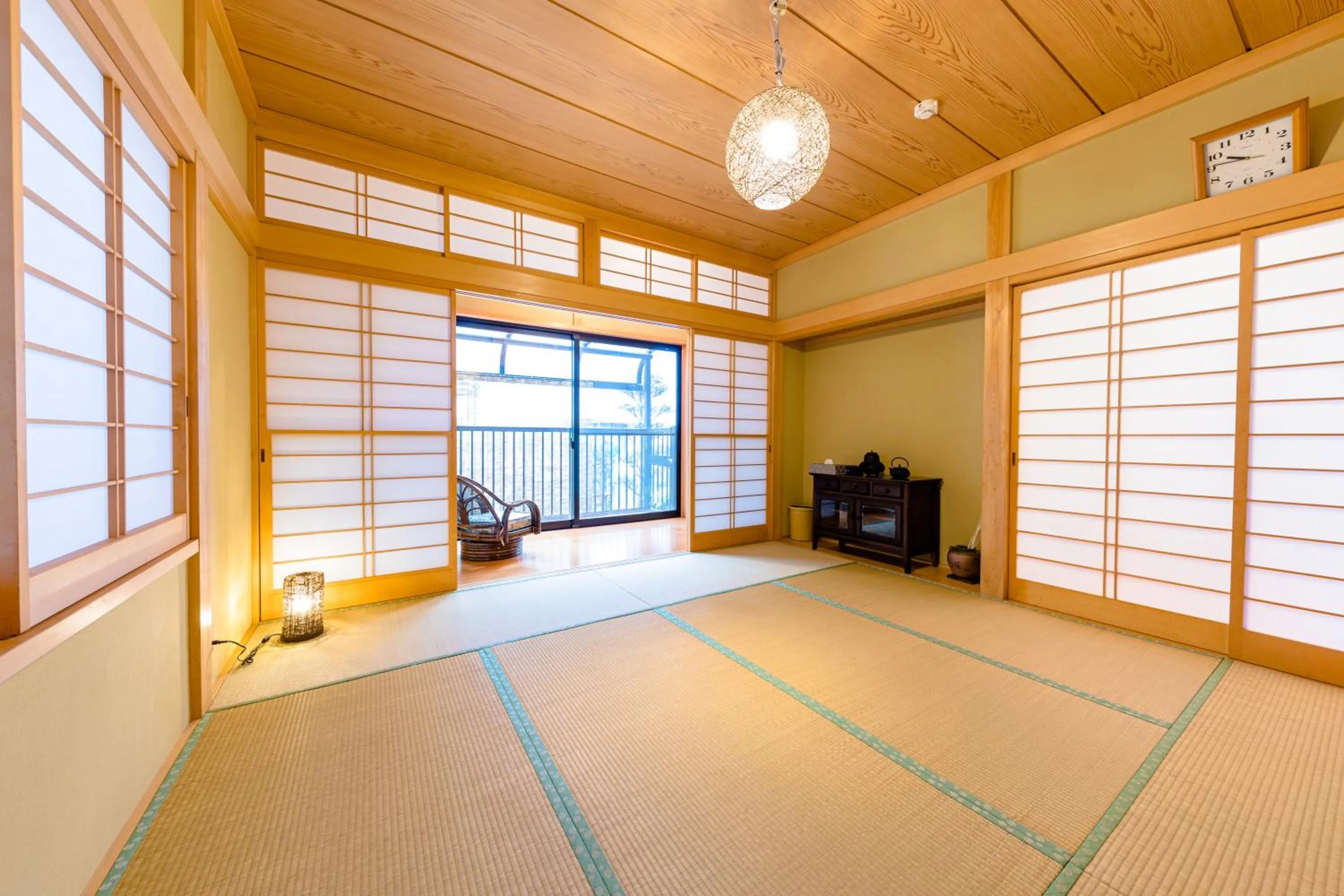 Living room in 130平米 和モダン邸宅 非日常を愉しむ 最大20名宿泊可 iine