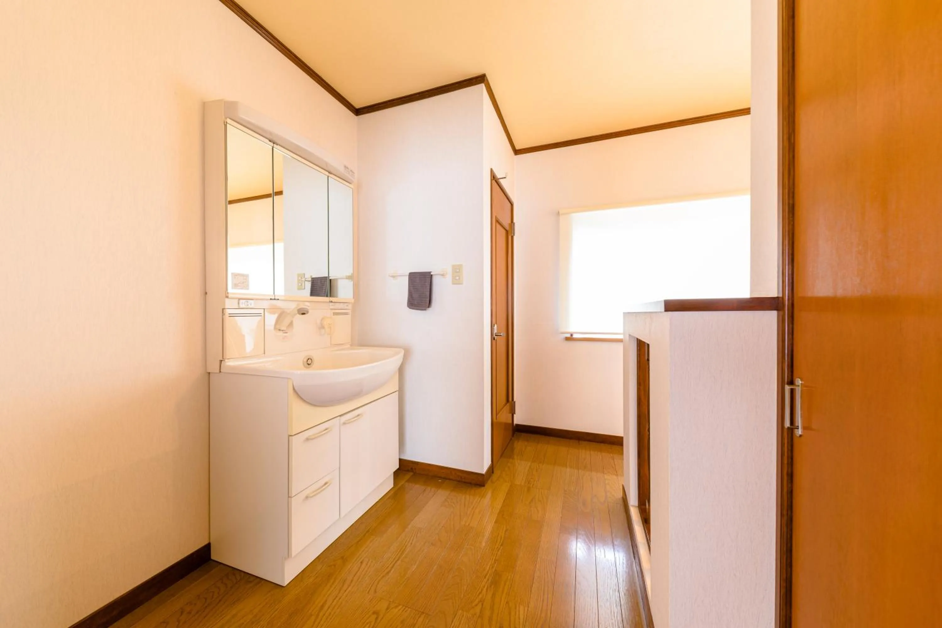 Photo of the whole room in 130平米 和モダン邸宅 非日常を愉しむ 最大20名宿泊可 iine