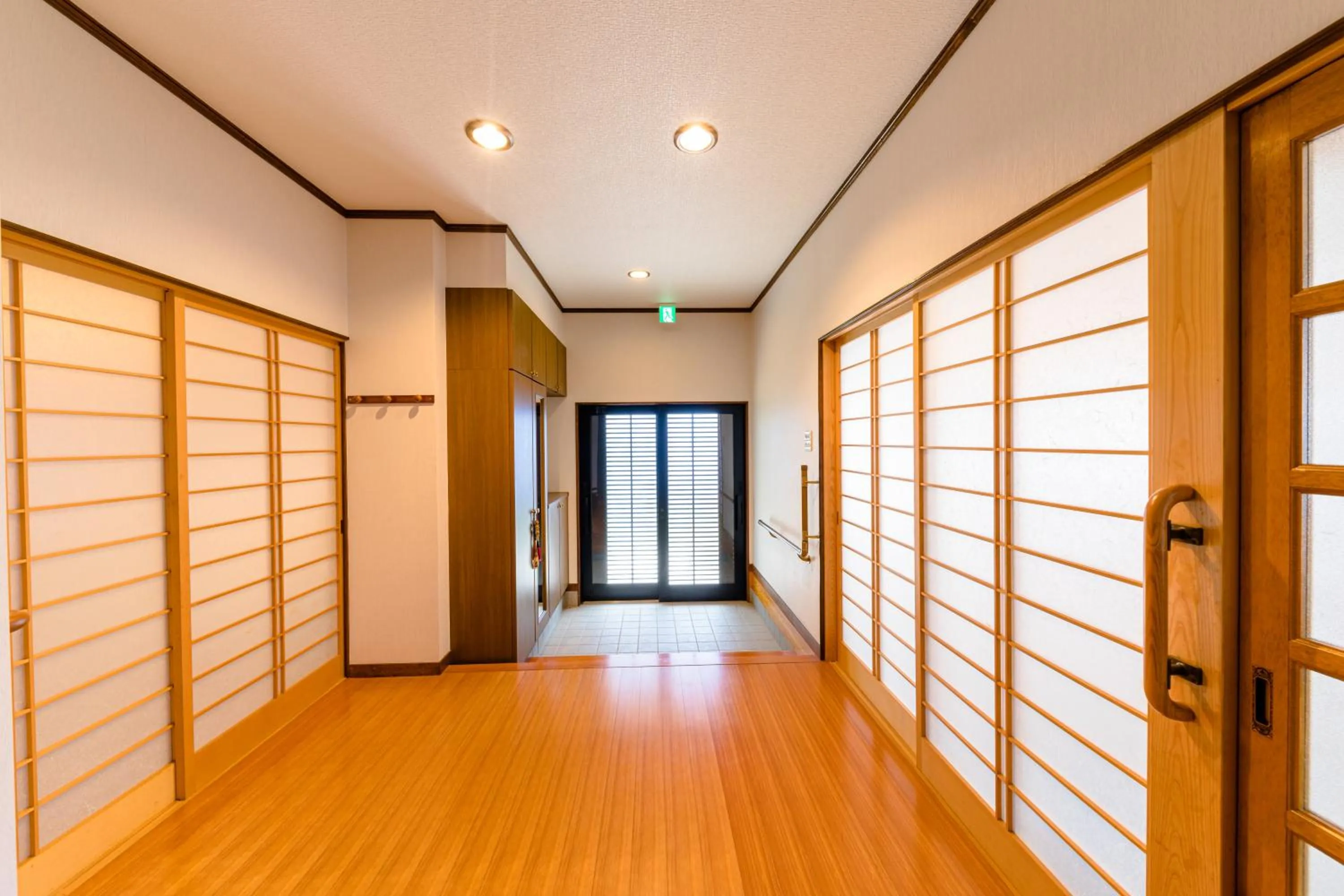 wardrobe in 130平米 和モダン邸宅 非日常を愉しむ 最大20名宿泊可 iine