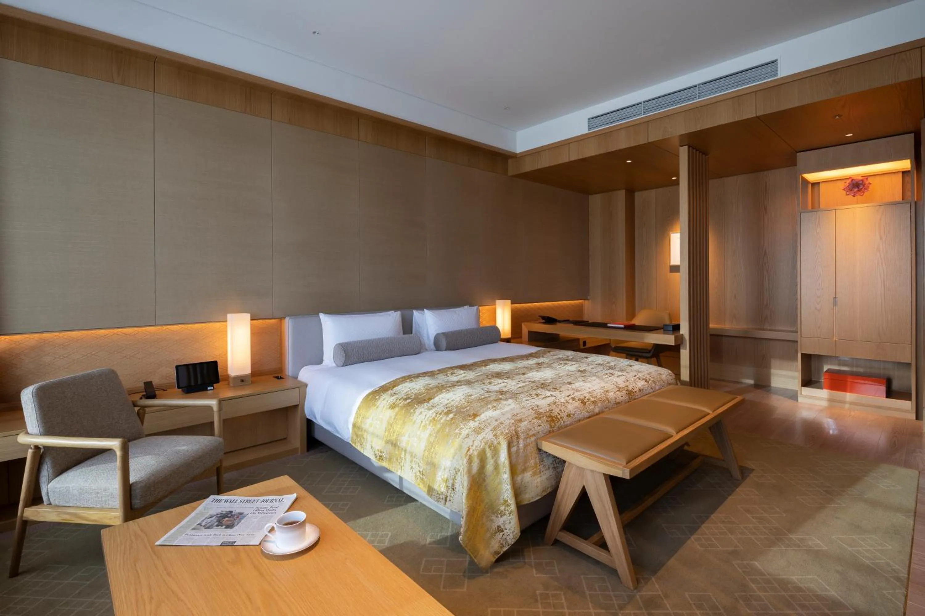 Photo of the whole room, Bed in The Okura Heritage Tokyo