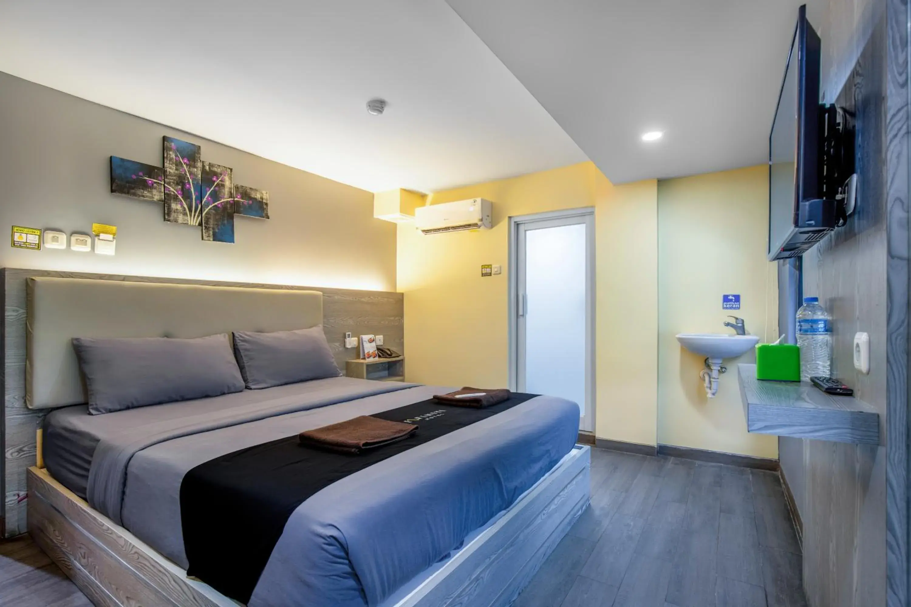 Large Double or Twin Room in Infiniti Hotel Large Double or Twin Room in Infiniti Hotel