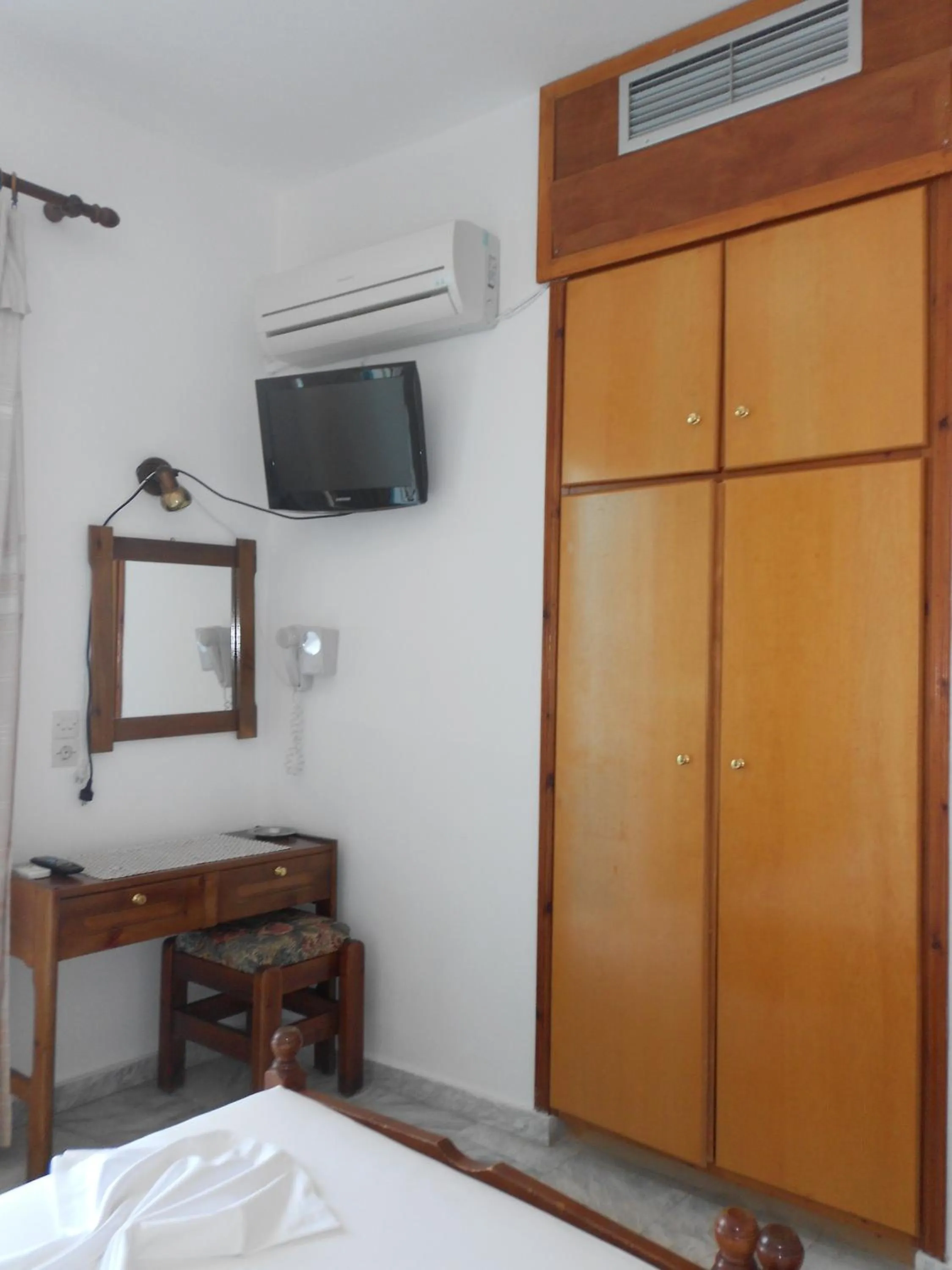 TV and multimedia in Zorbas Hotel