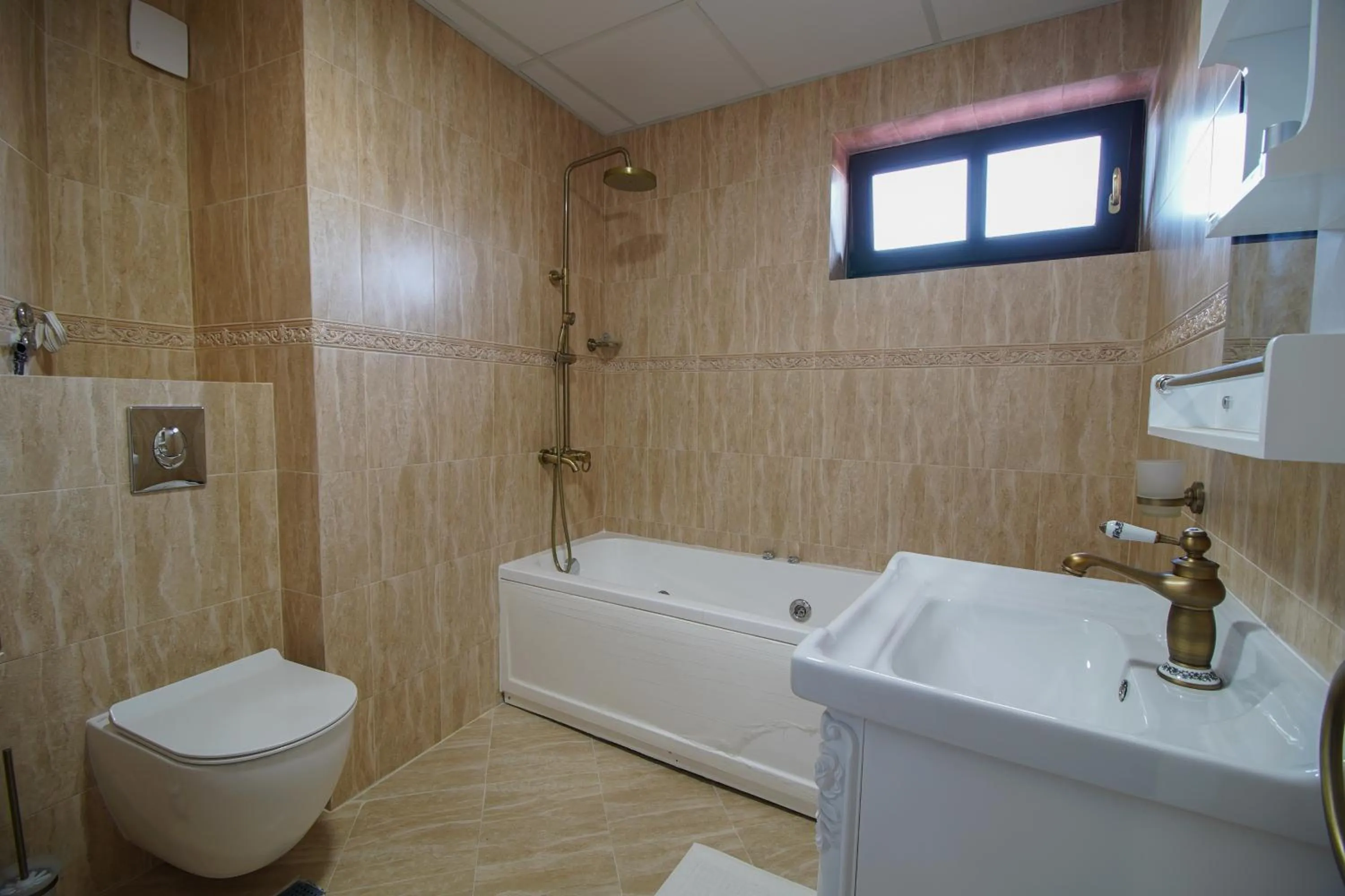 Shower in Pulpudeva Family Hotel